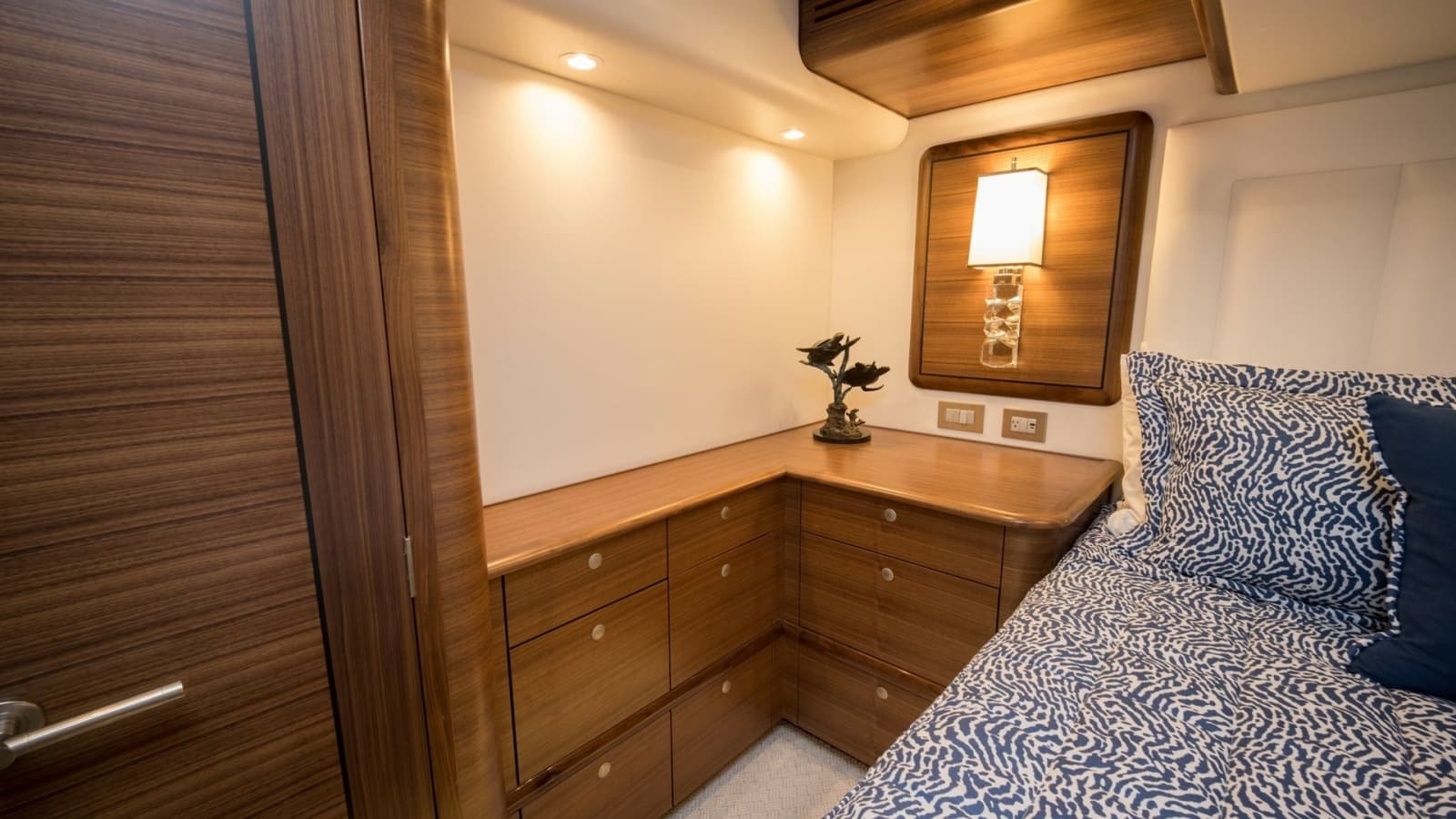 2026 Winter Custom Yachts 75 Open Convertible - Photo 21