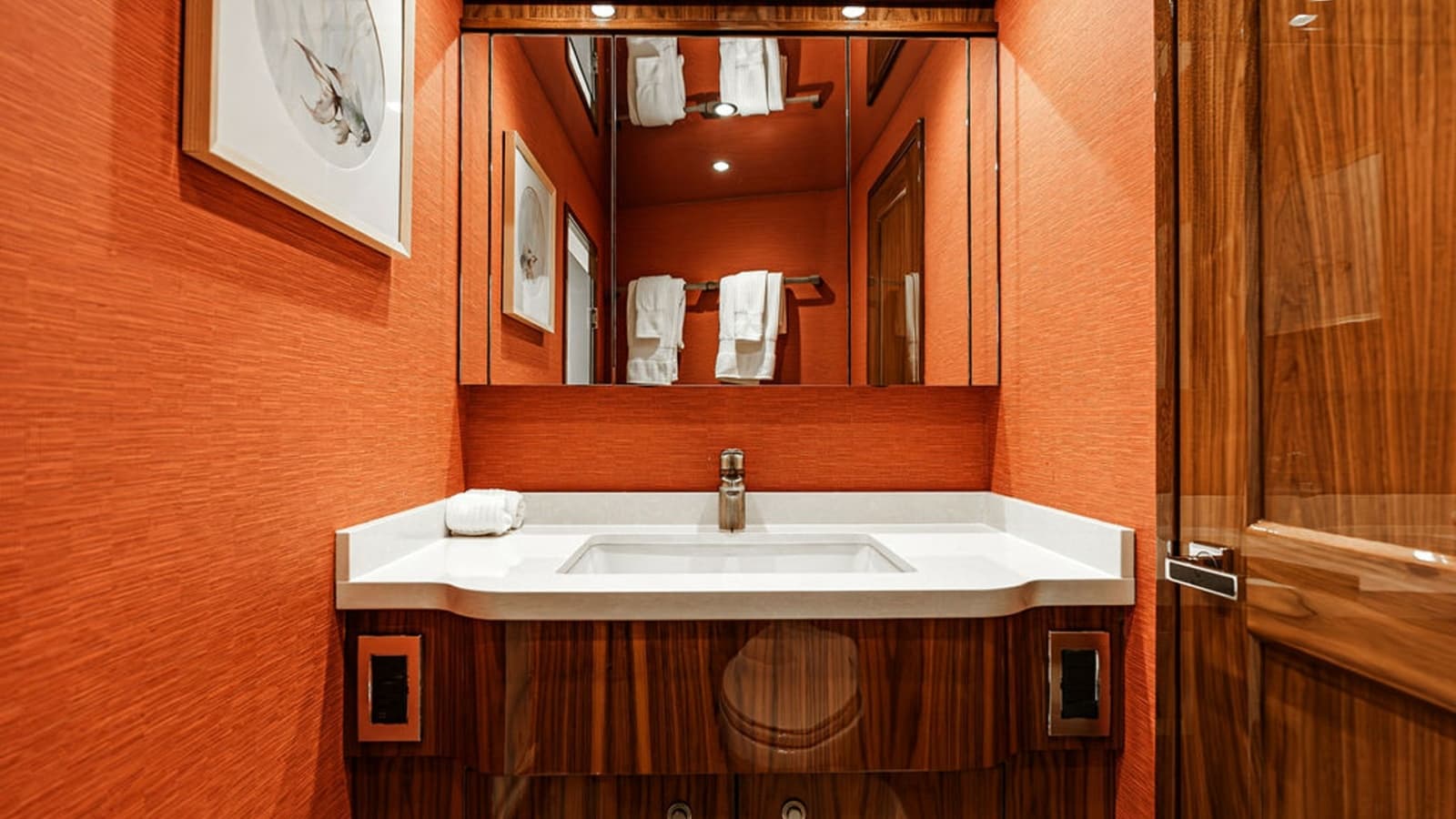 2019 Viking 80 Skybridge - Photo 41