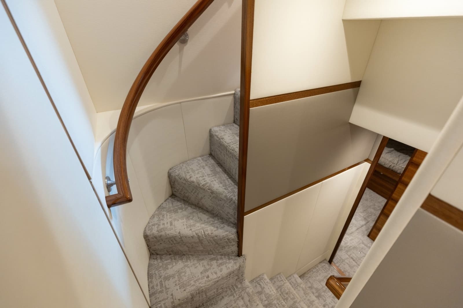 2023 Viking 72 Convertible - Photo 30