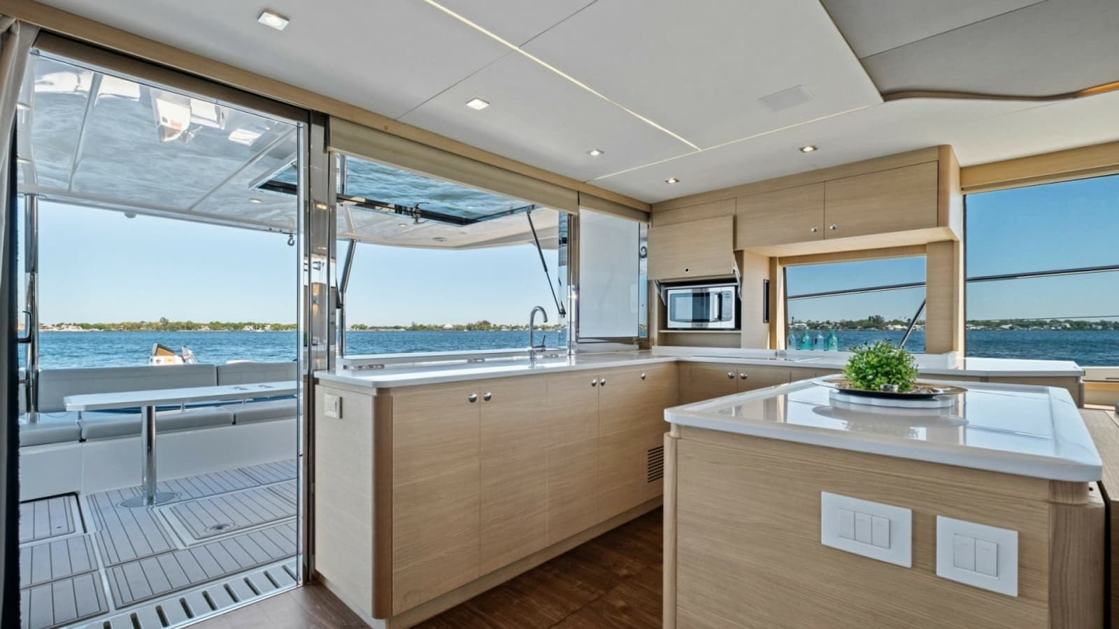 2022 Aquila 54 Yacht - Photo 19