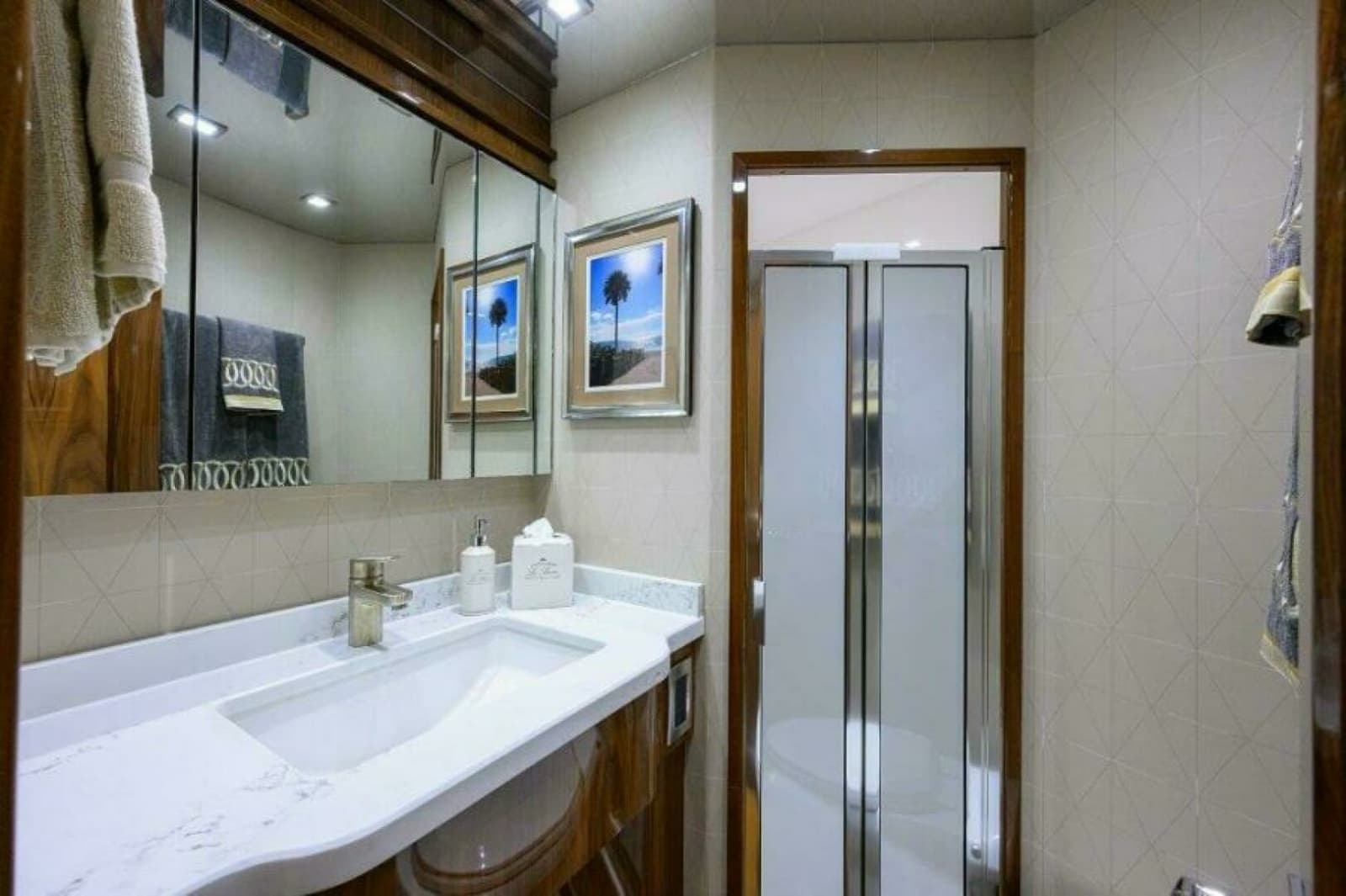 2020 Viking 72 Convertible - Photo 20