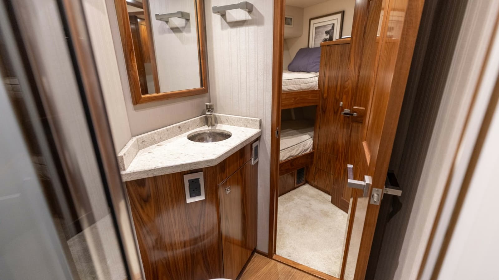 2018 Viking 72 Convertible - Photo 24