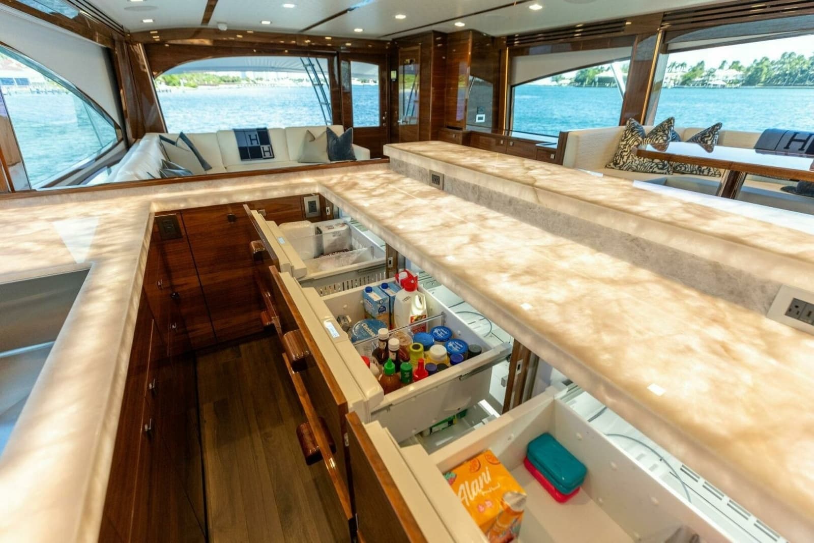 2026 Viking 82 Convertible - Photo 43