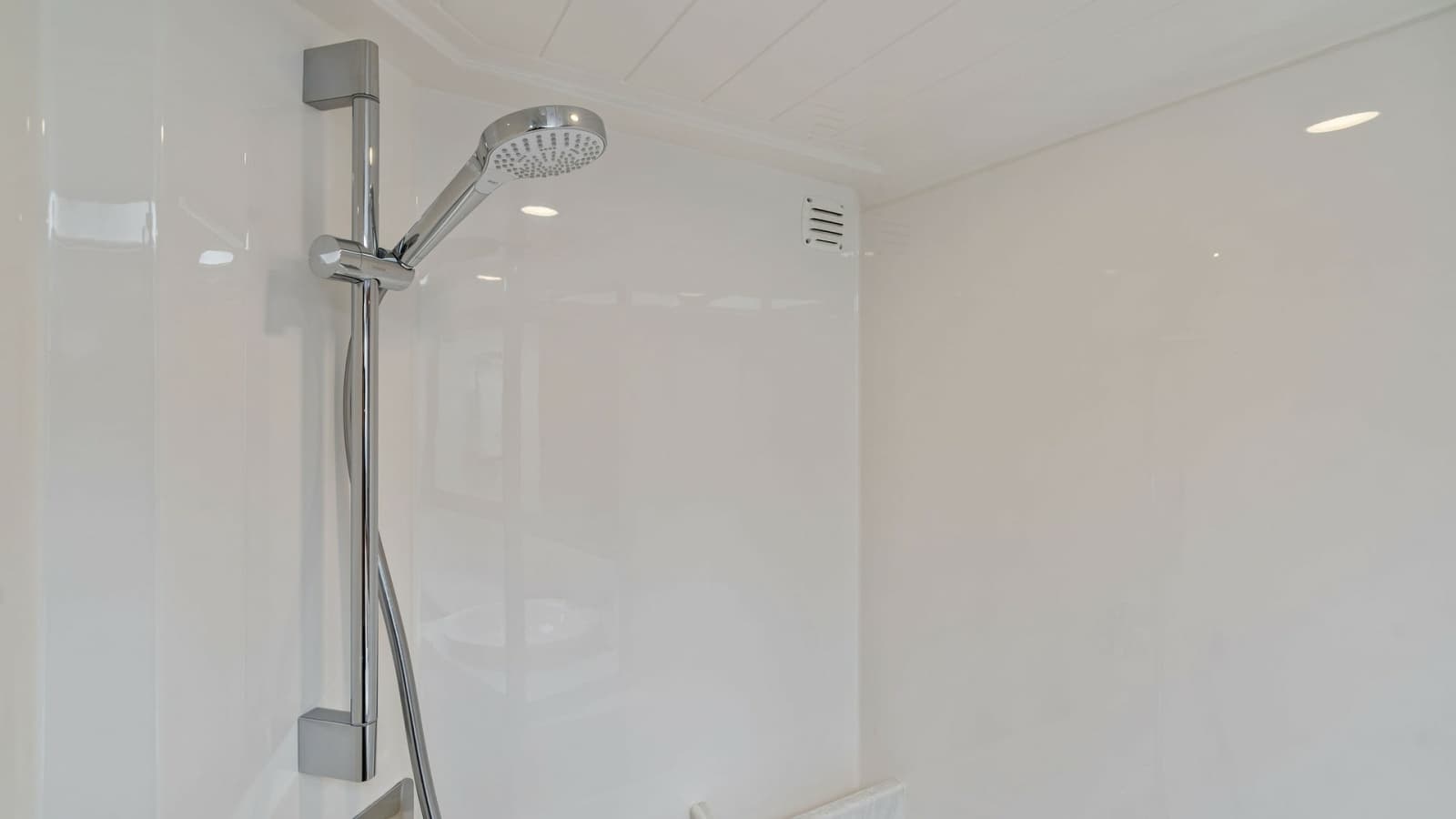 2021 Riviera 57 Enclosed Bridge - Photo 80