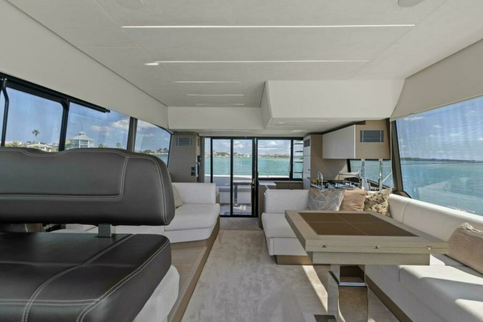 2022 Prestige 590 Flybridge - Photo 17