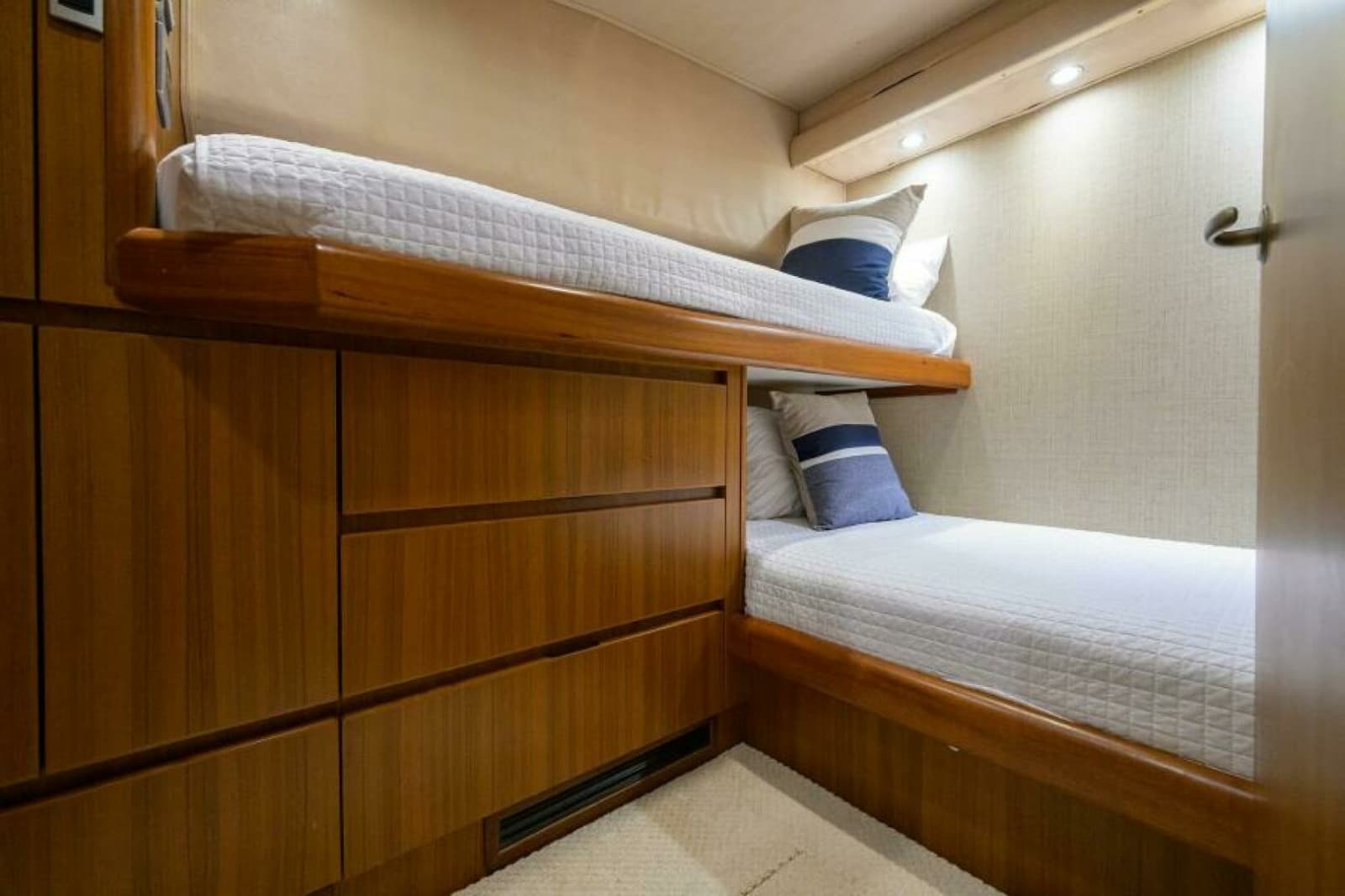2008 Viking 60 Convertible - Photo 45