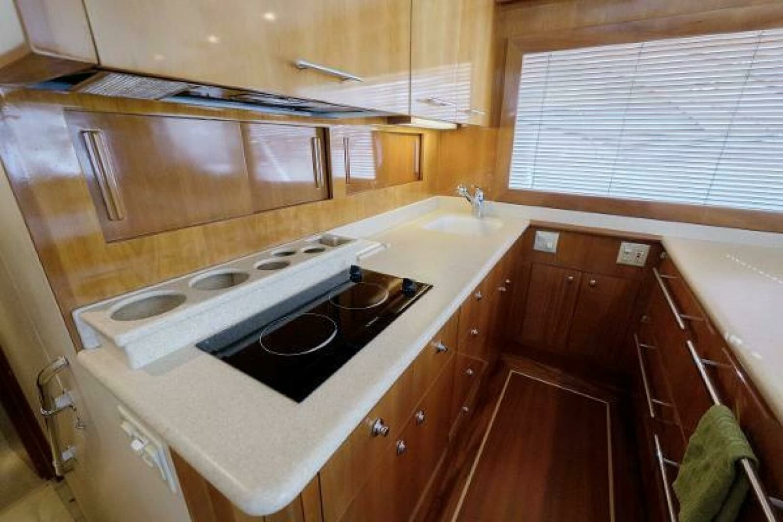 2002 Hatteras 50 Convertible - Photo 18