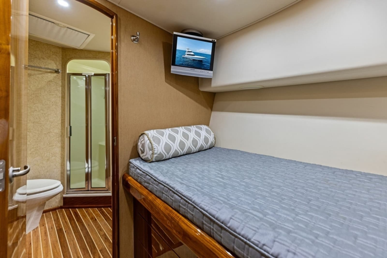 2008 Viking 68 Skybridge - Photo 143