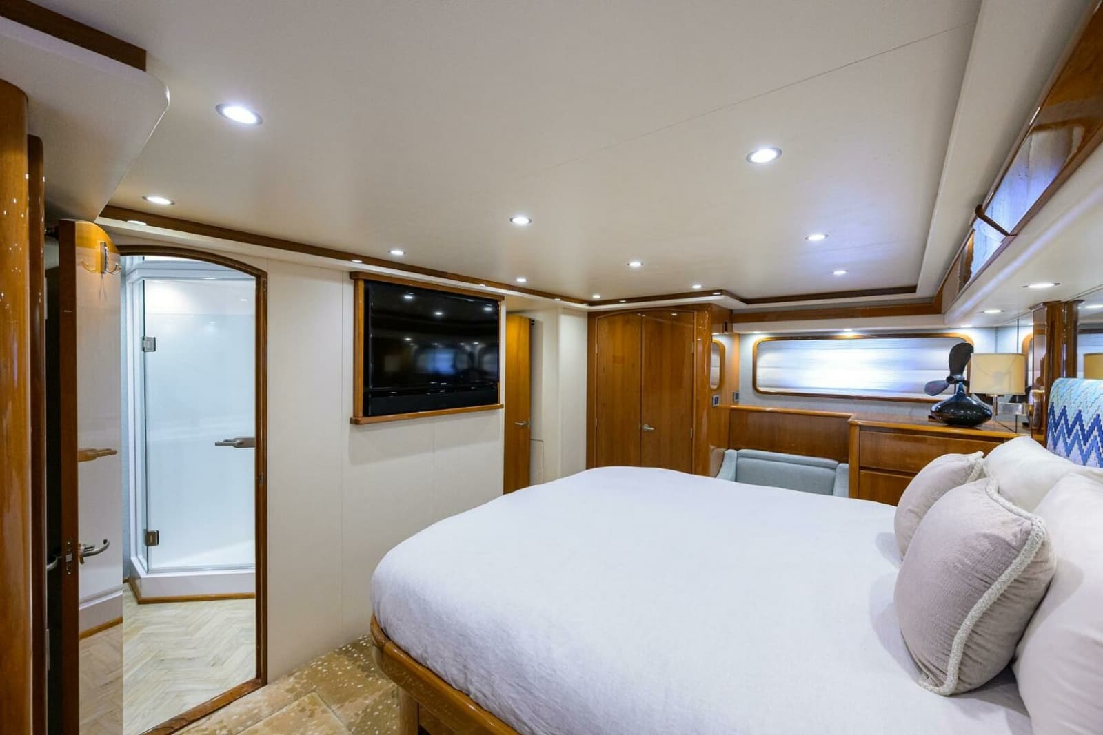 2014 Viking 76 Enclosed Bridge - Photo 24