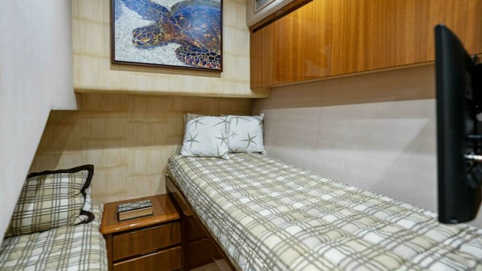 2013 Viking 55 Convertible - Photo 16