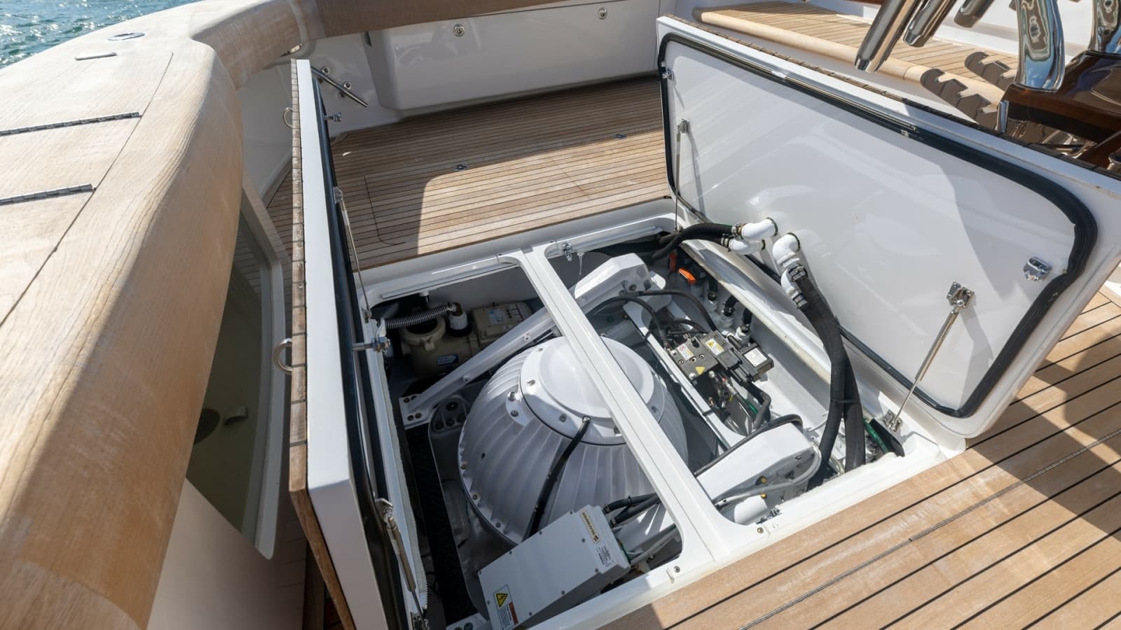 2022 Viking 68 Convertible - Photo 11