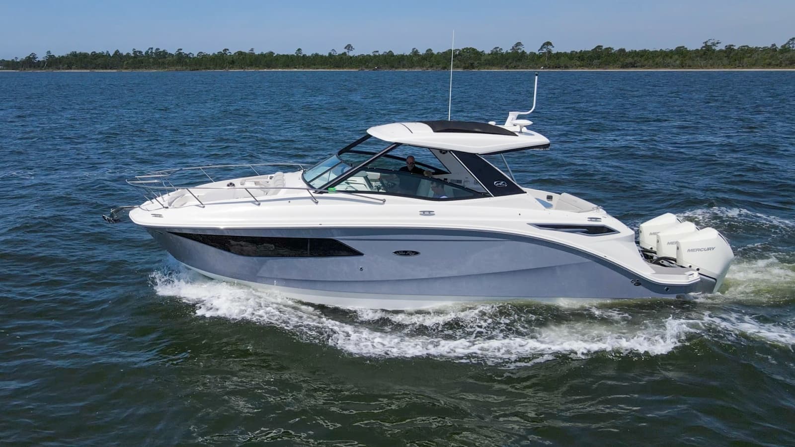2022 Sea Ray 320 Sundancer OB - Photo 48
