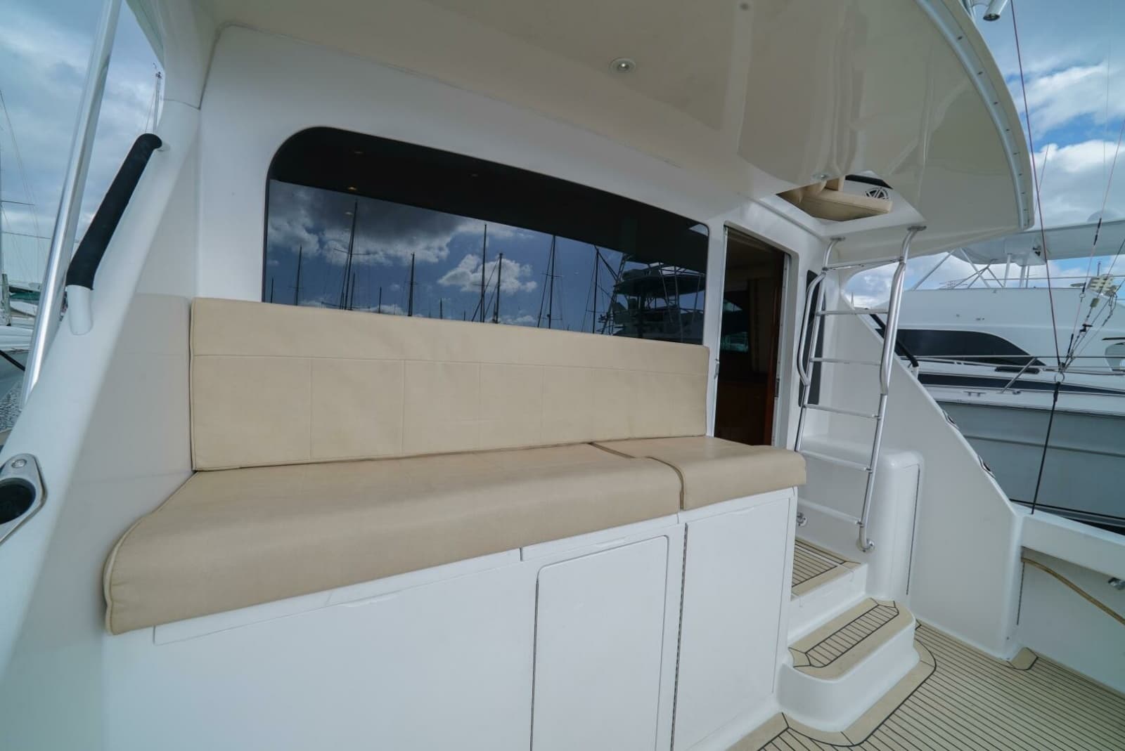 2007 Viking 45 Convertible - Photo 36