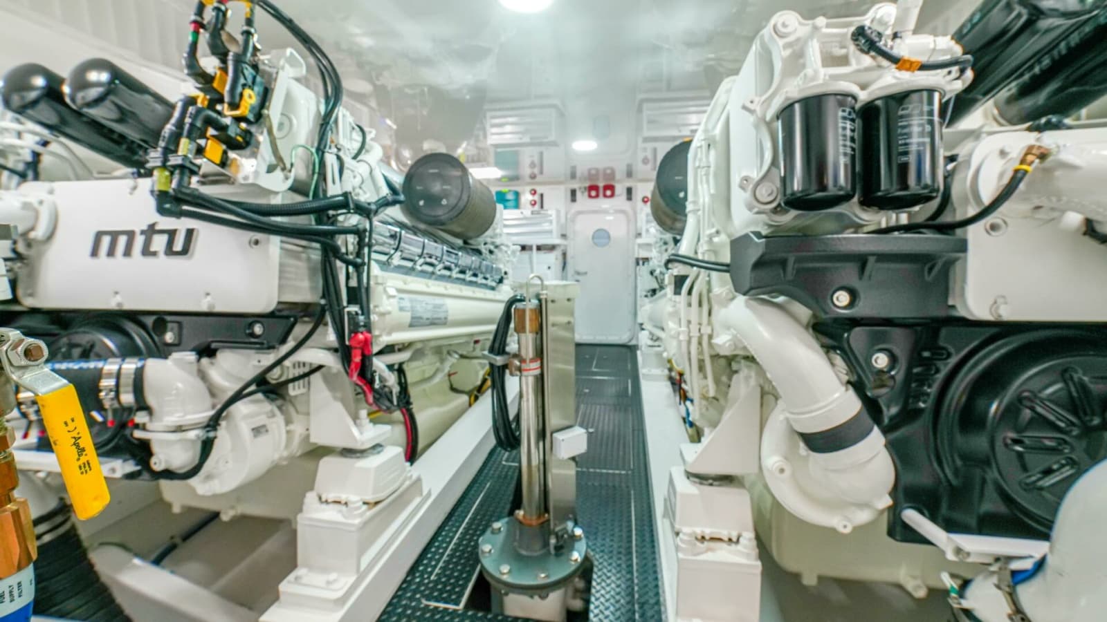 2023 Viking 72 Convertible - Photo 98