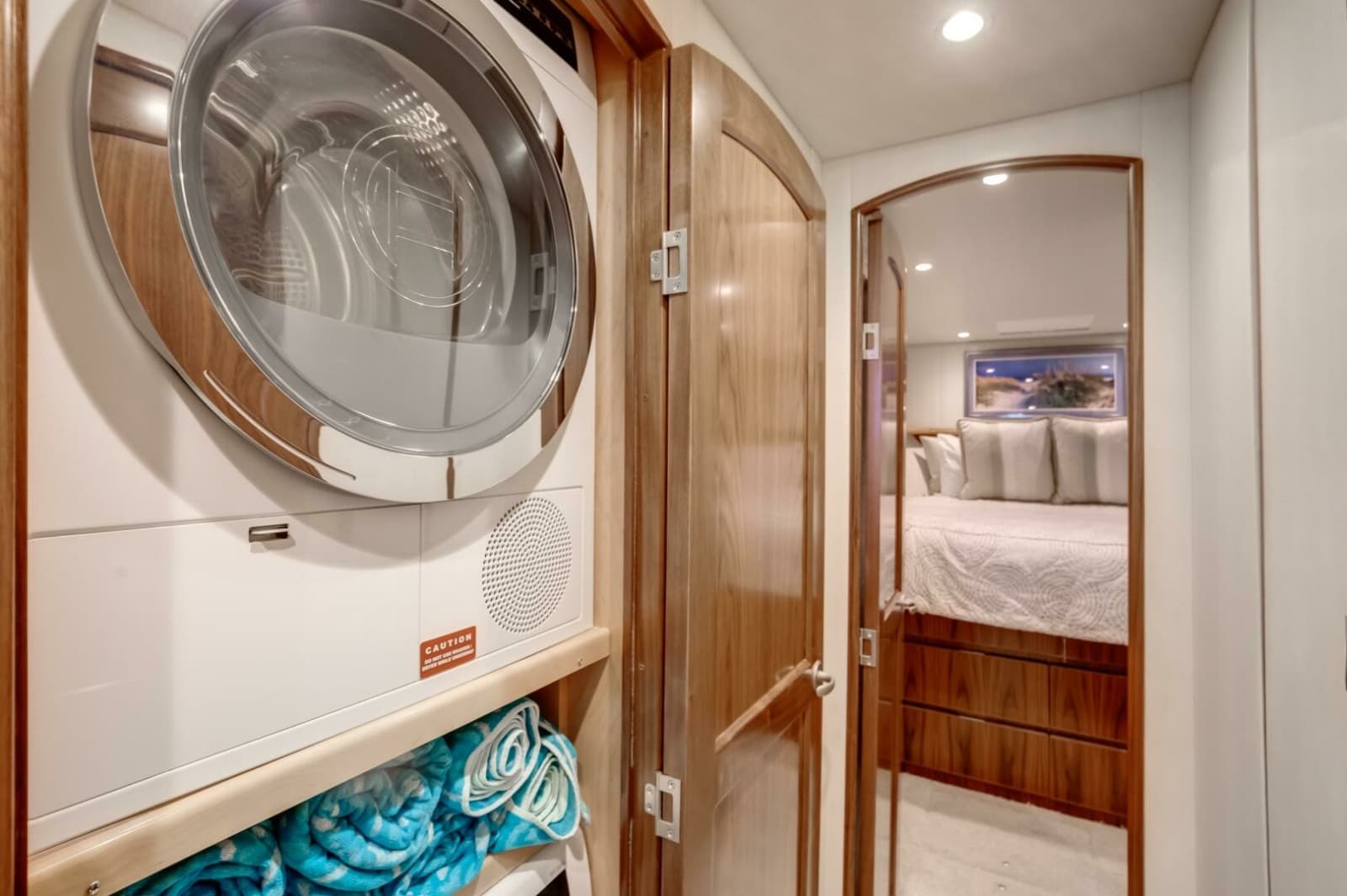 2019 Viking 62 Convertible - Photo 13