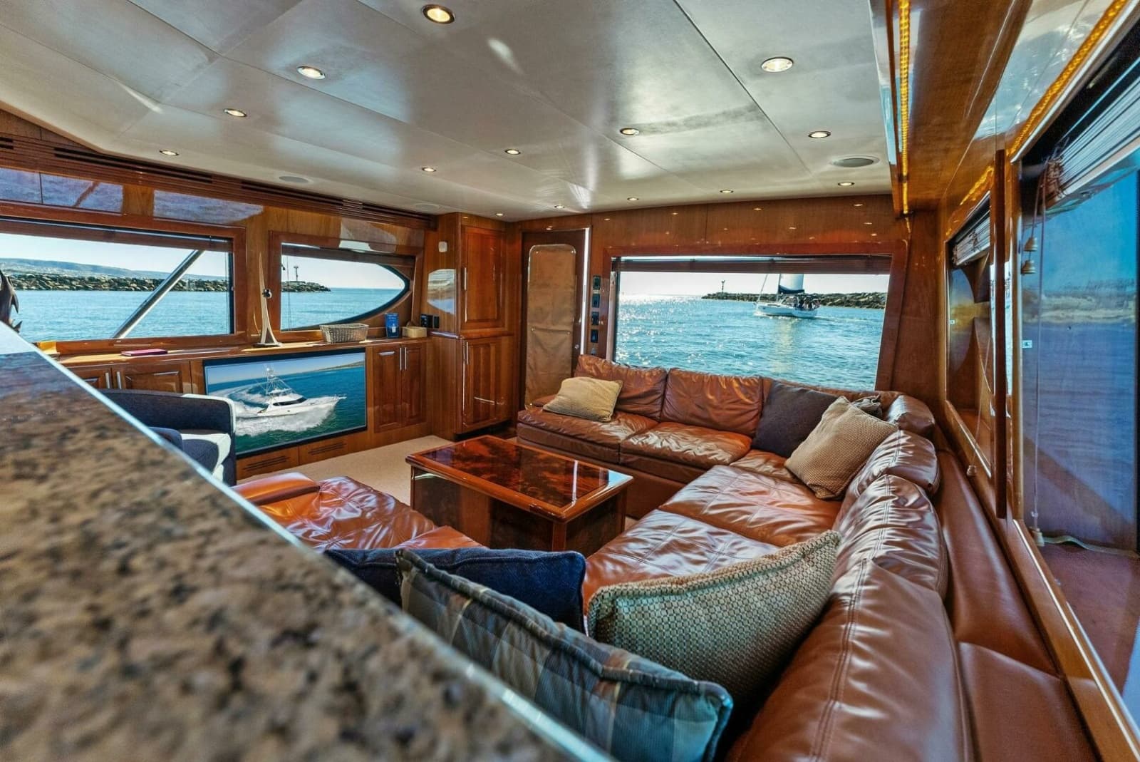 2007 Hatteras 64 Convertible - Photo 16