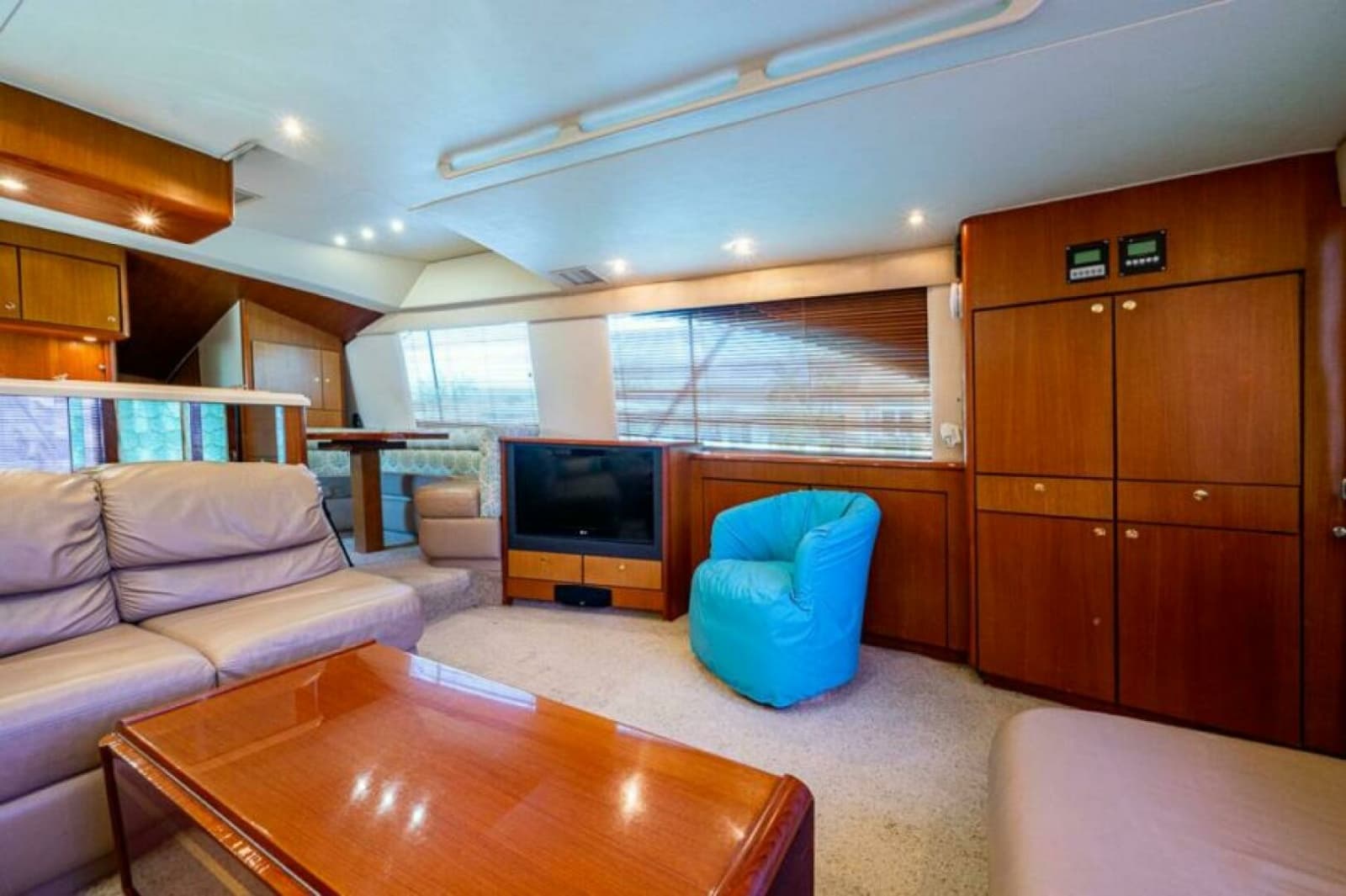 1999 Ocean Yachts 60 Convertible - Photo 28