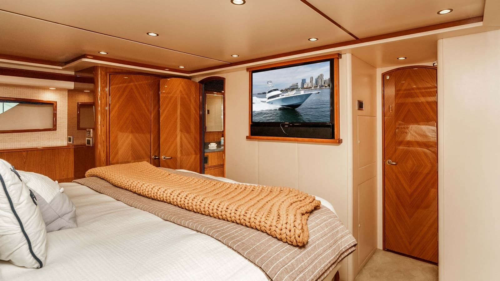 2014 Viking 76 Enclosed Bridge Sportfisher - Photo 30