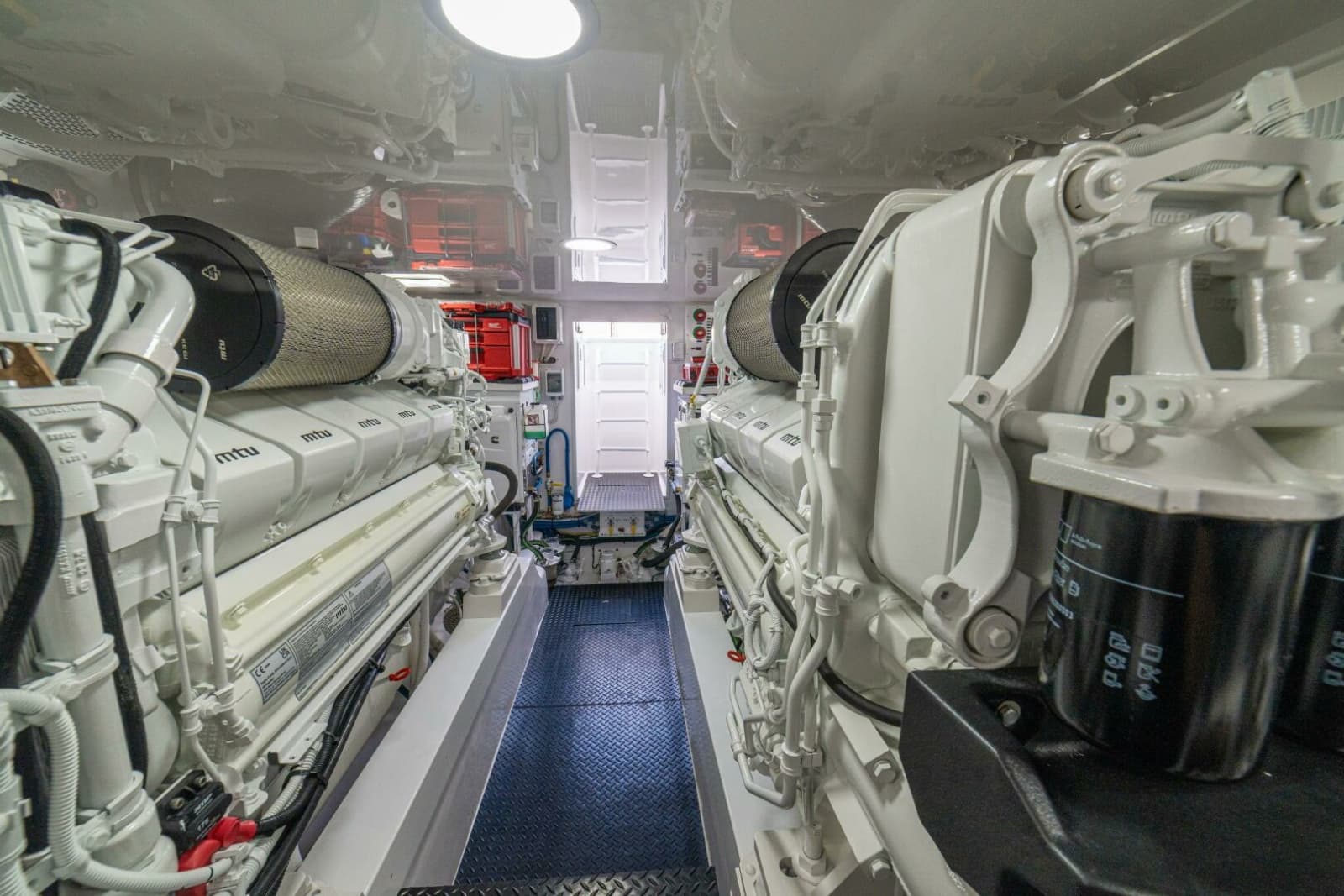 2025 Viking 58 Convertible - Photo 43