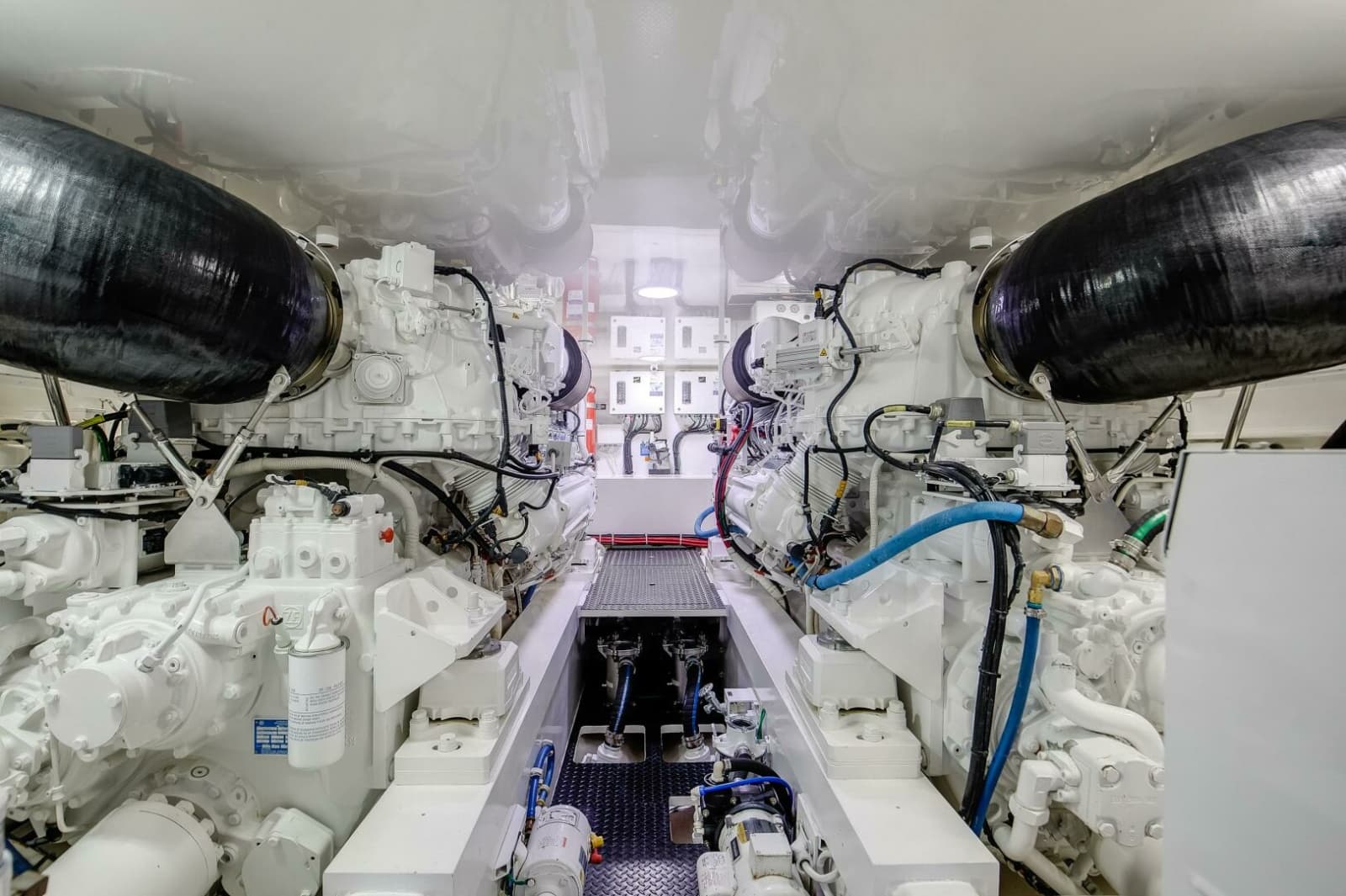 2019 Viking 62 Convertible - Photo 21
