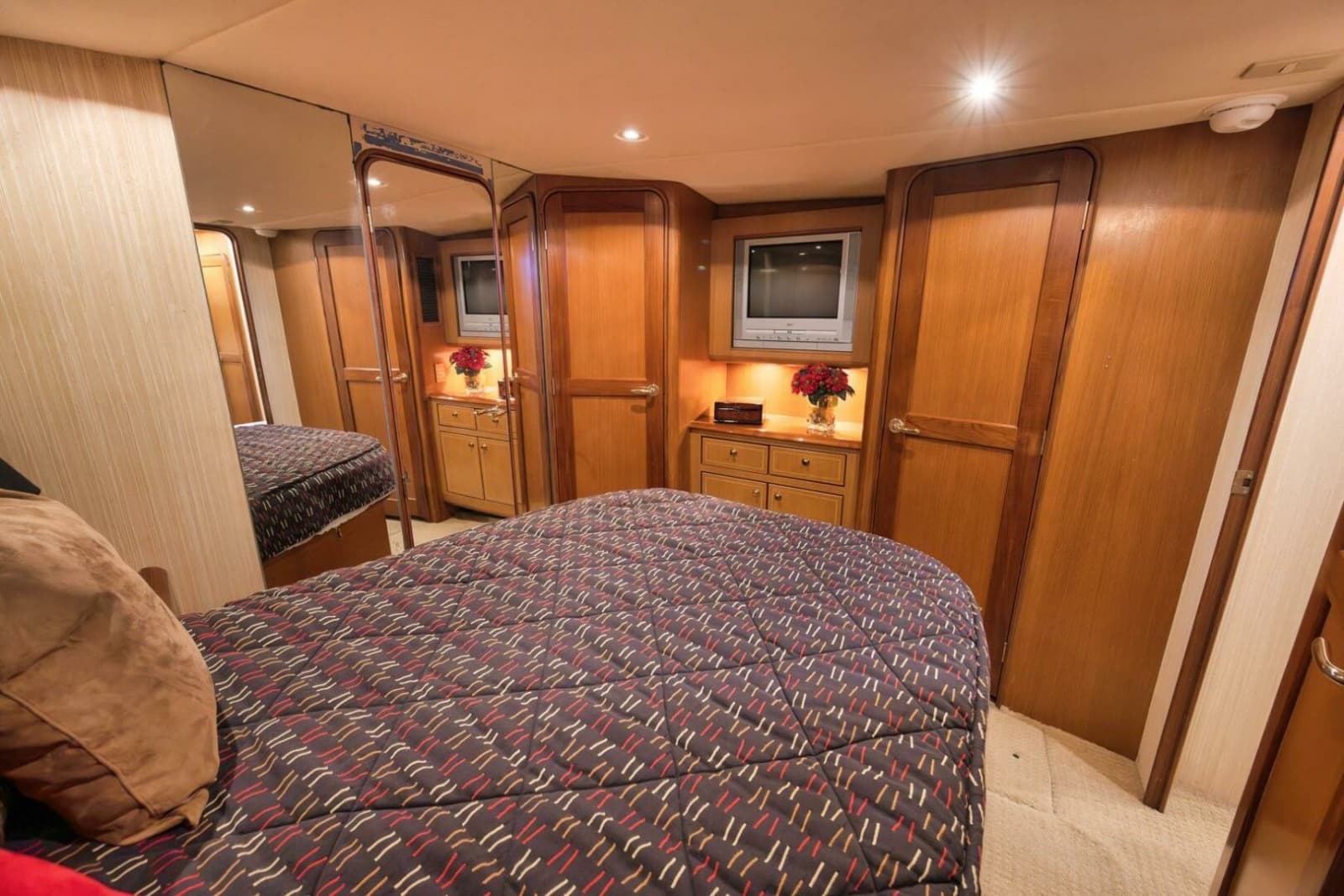 2004 Ocean Yachts 57 Enclosed Bridge Convertible - Photo 14