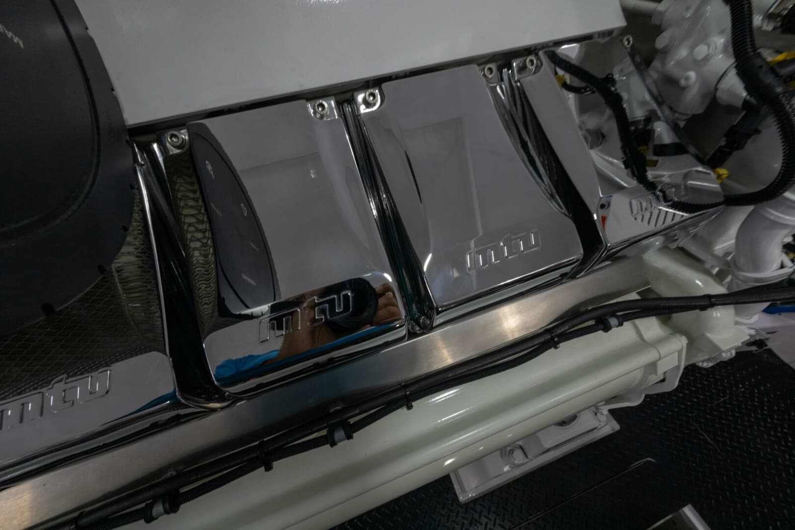 2025 Viking 82 Convertible - Photo 64