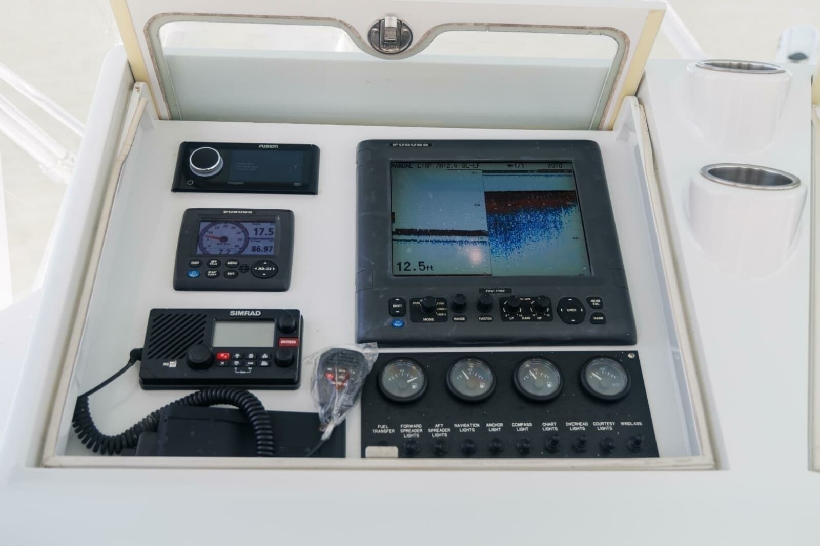 2014 Blackwell 62 Convertible - Photo 23
