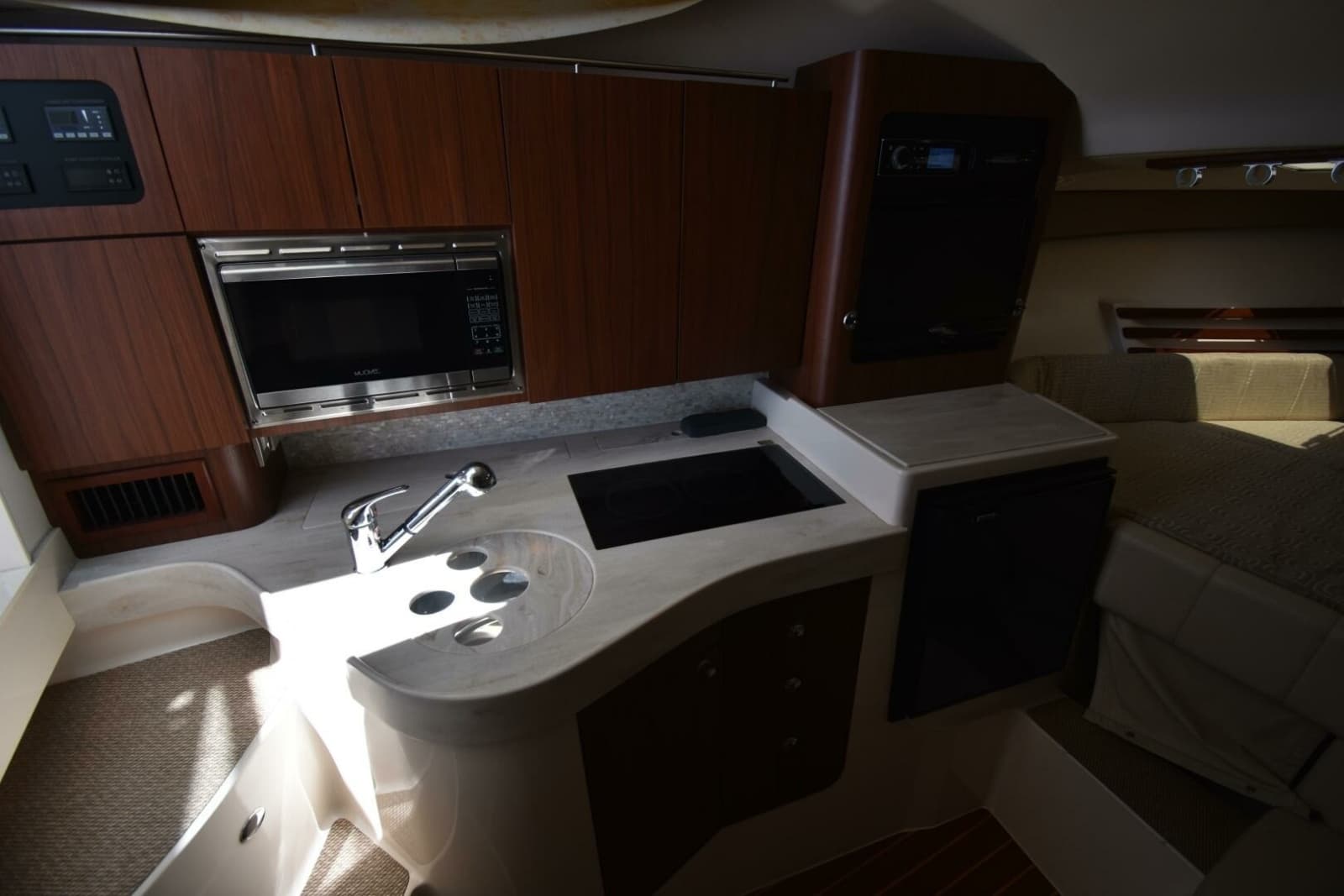 2016 Grady-White 330 Express - Photo 16