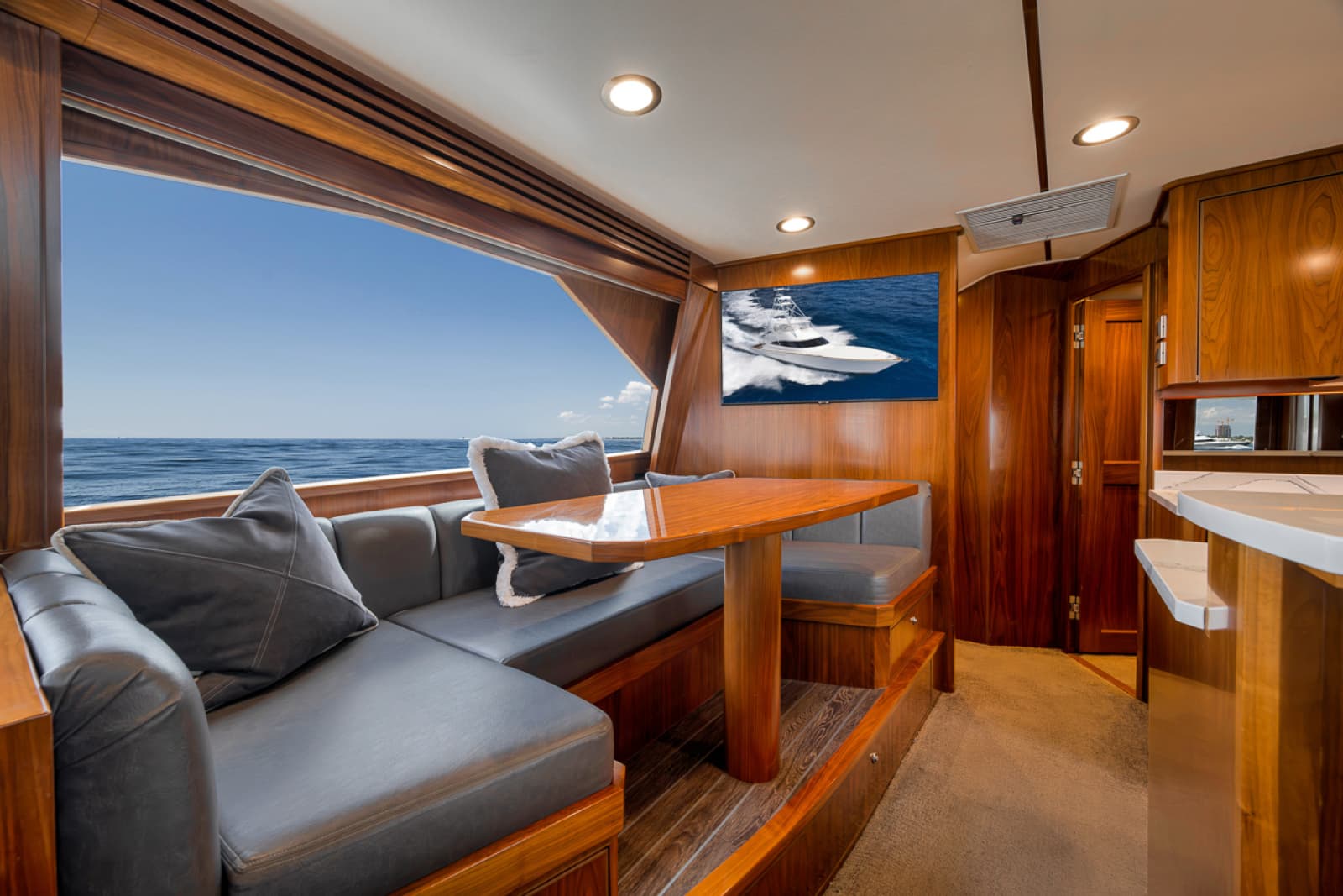 2020 Viking 68 Convertible - Photo 7