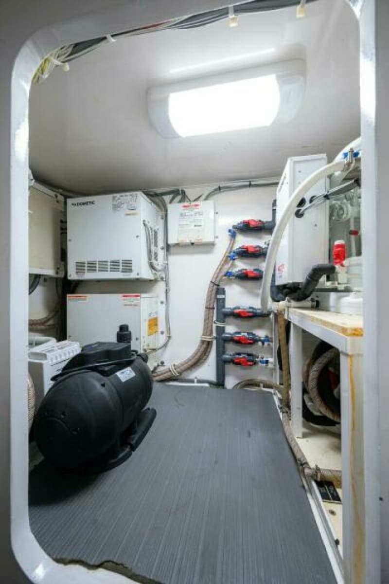 2008 Viking 60 Convertible - Photo 55