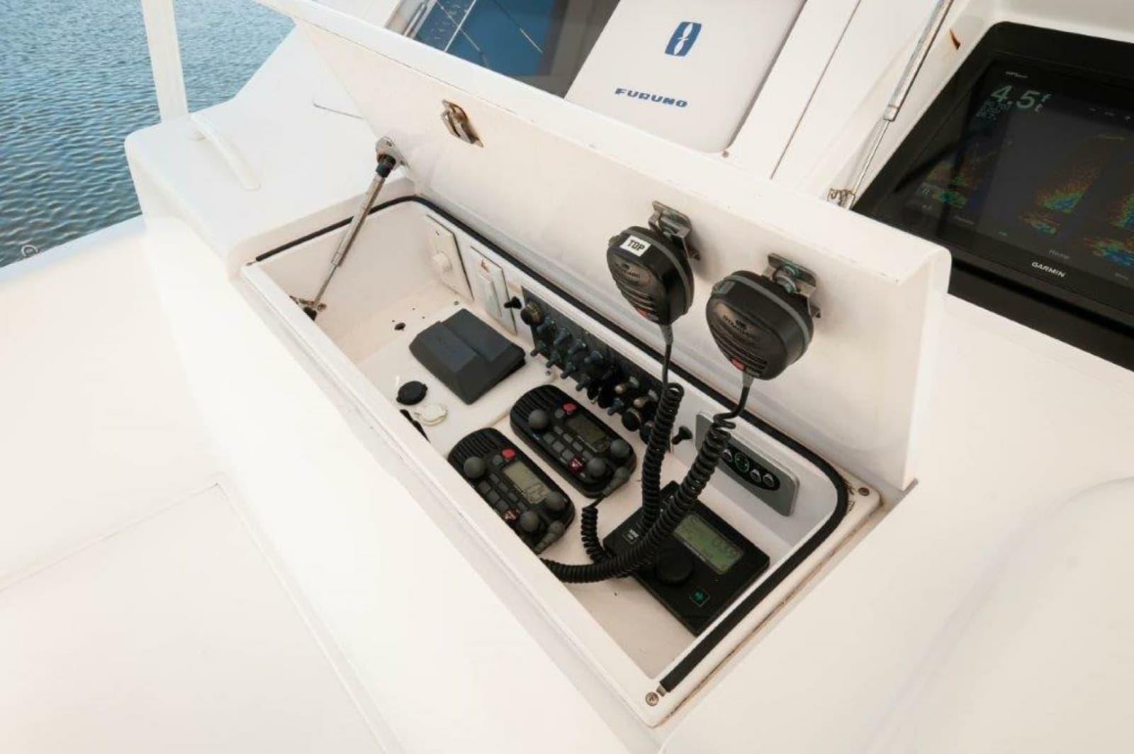 2001 Viking 61 Convertible - Photo 31