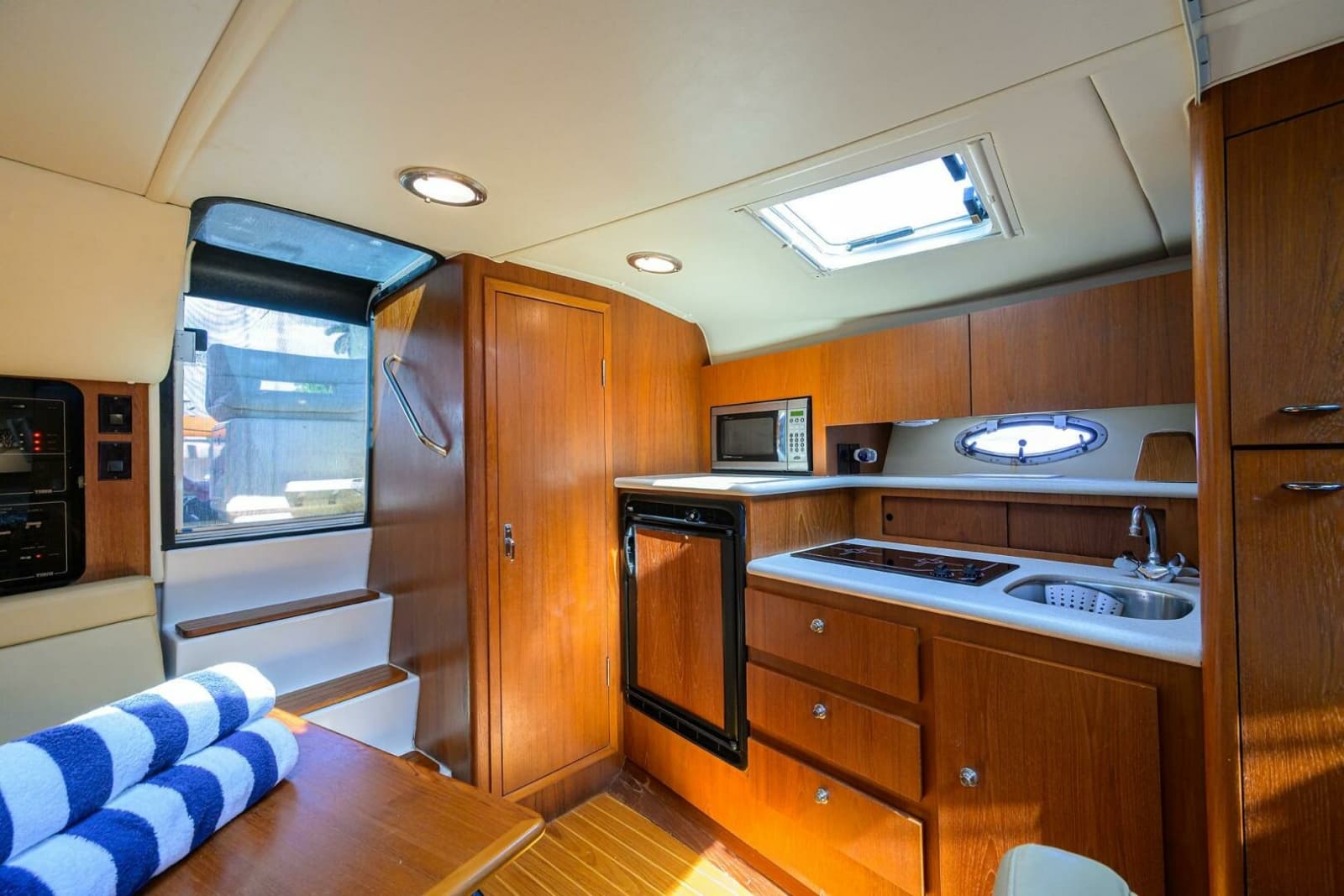 2002 Tiara Yachts 3100 LE - Photo 8