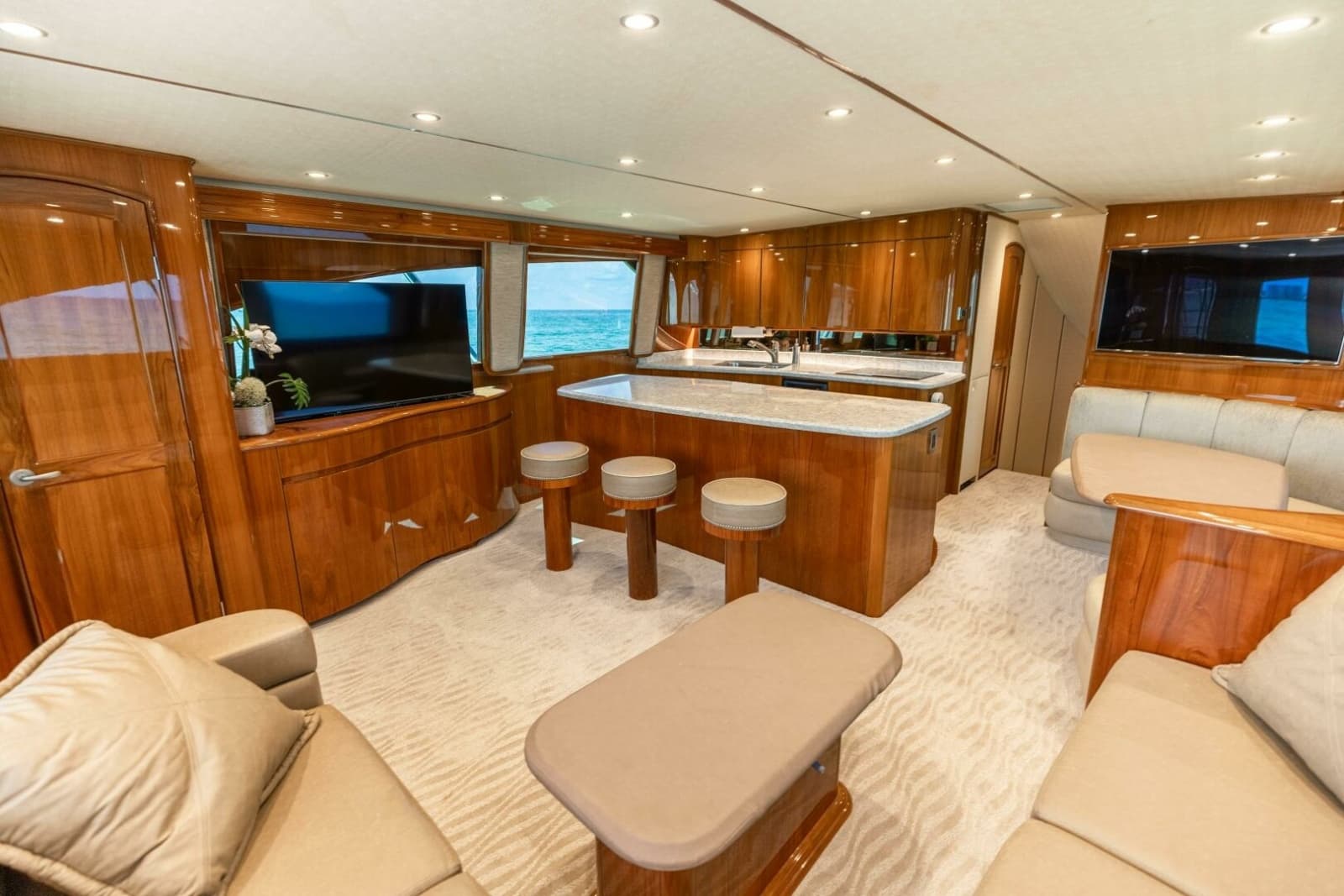 2017 Viking 66 Convertible - Photo 7