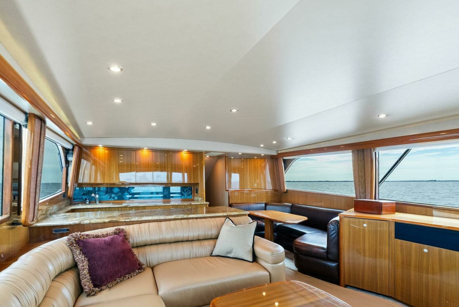 2006 Viking 61 Convertible - Photo 8