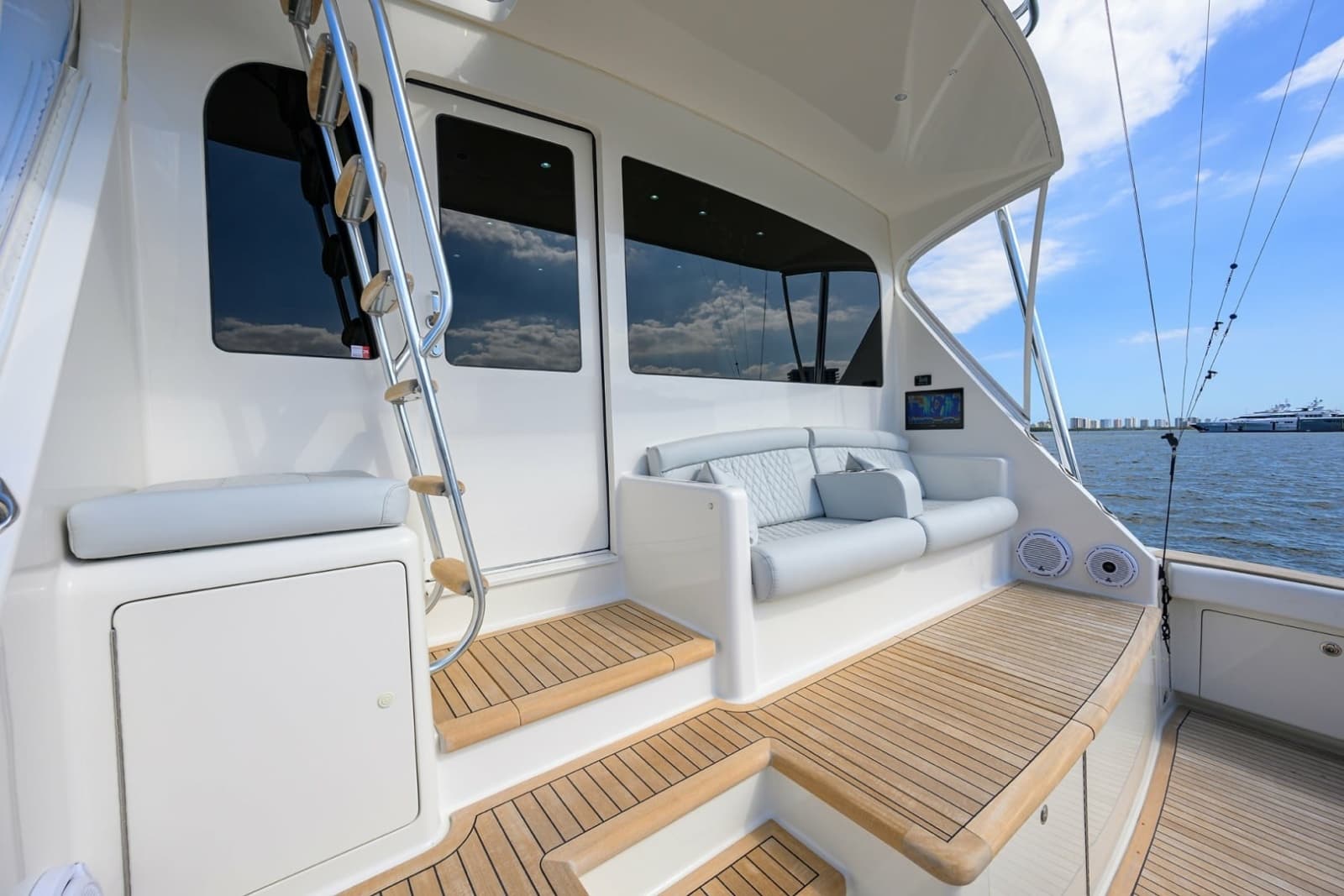 2008 Viking 68 Convertible - Photo 28