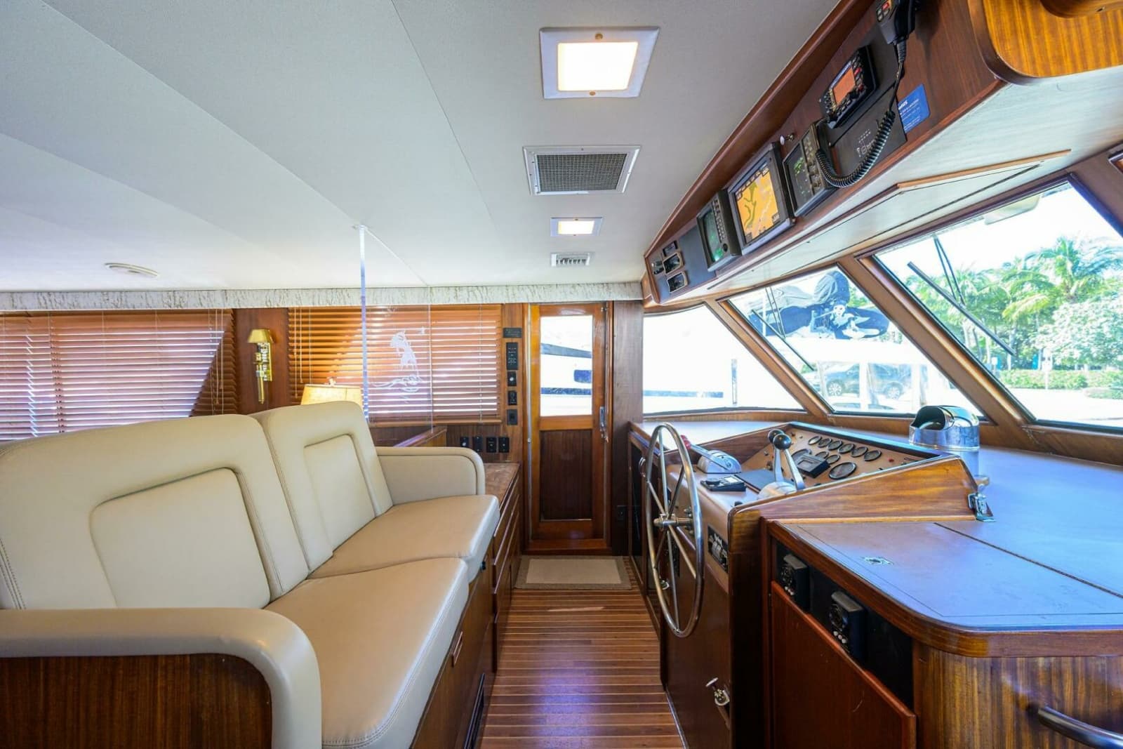 1987 Hatteras 63 Motor Yacht - Photo 17