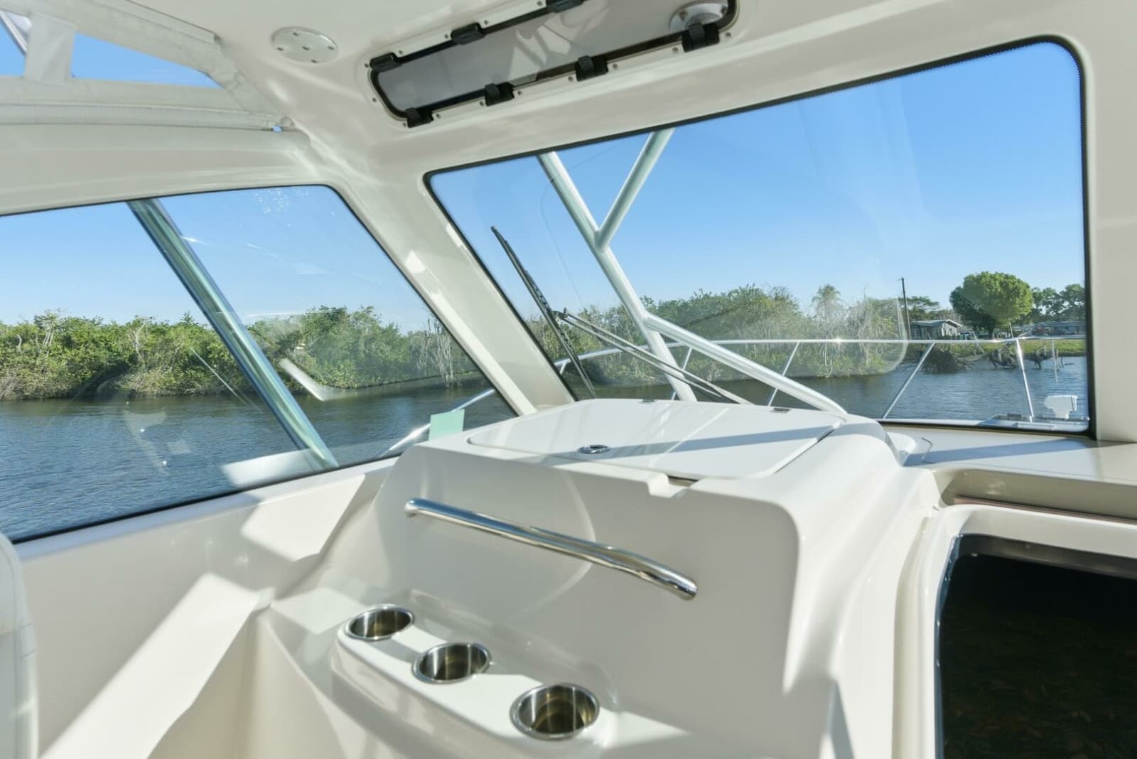 2011 Tiara Yachts 3100 Open - Photo 20