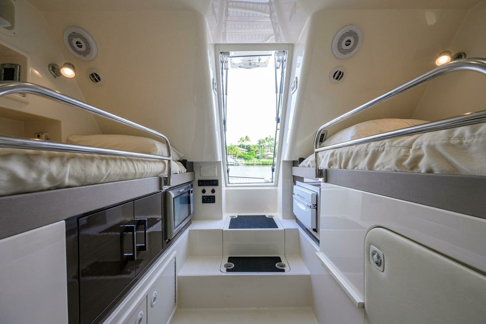 2016 Marquis 660 Sport Yacht - Photo 22