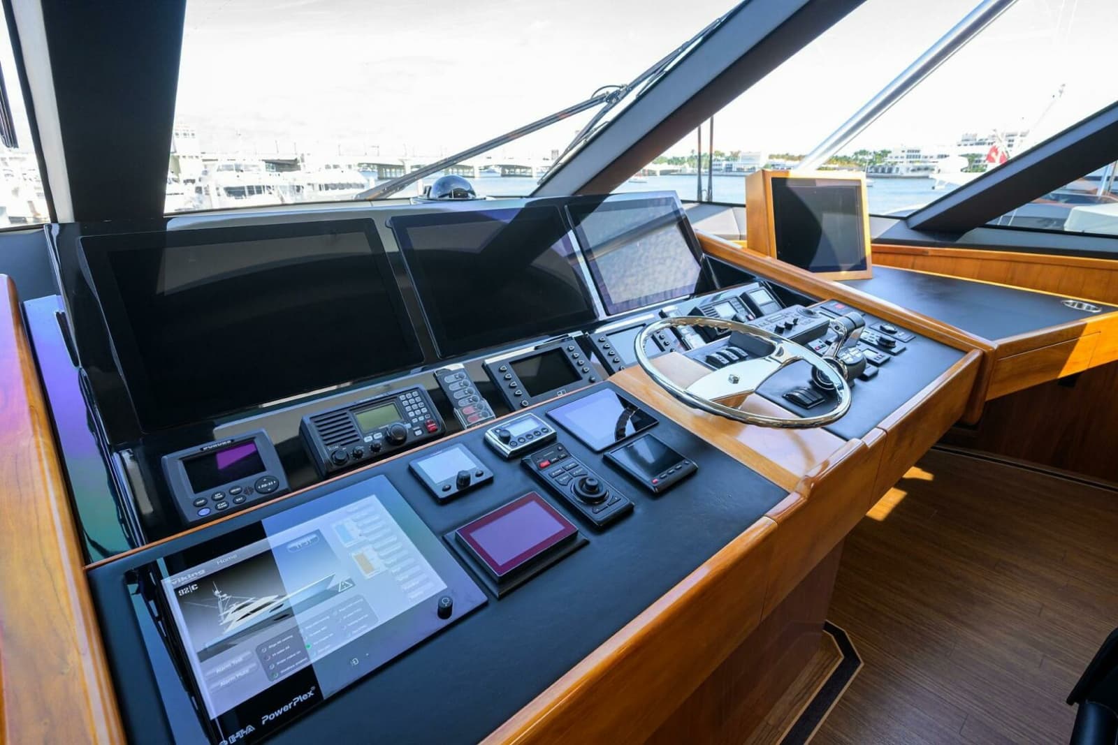 2017 Viking 92 Enclosed Bridge - Photo 20