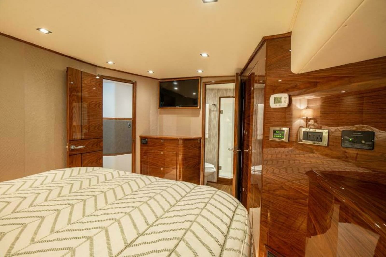 2023 Viking 64 Convertible - Photo 24