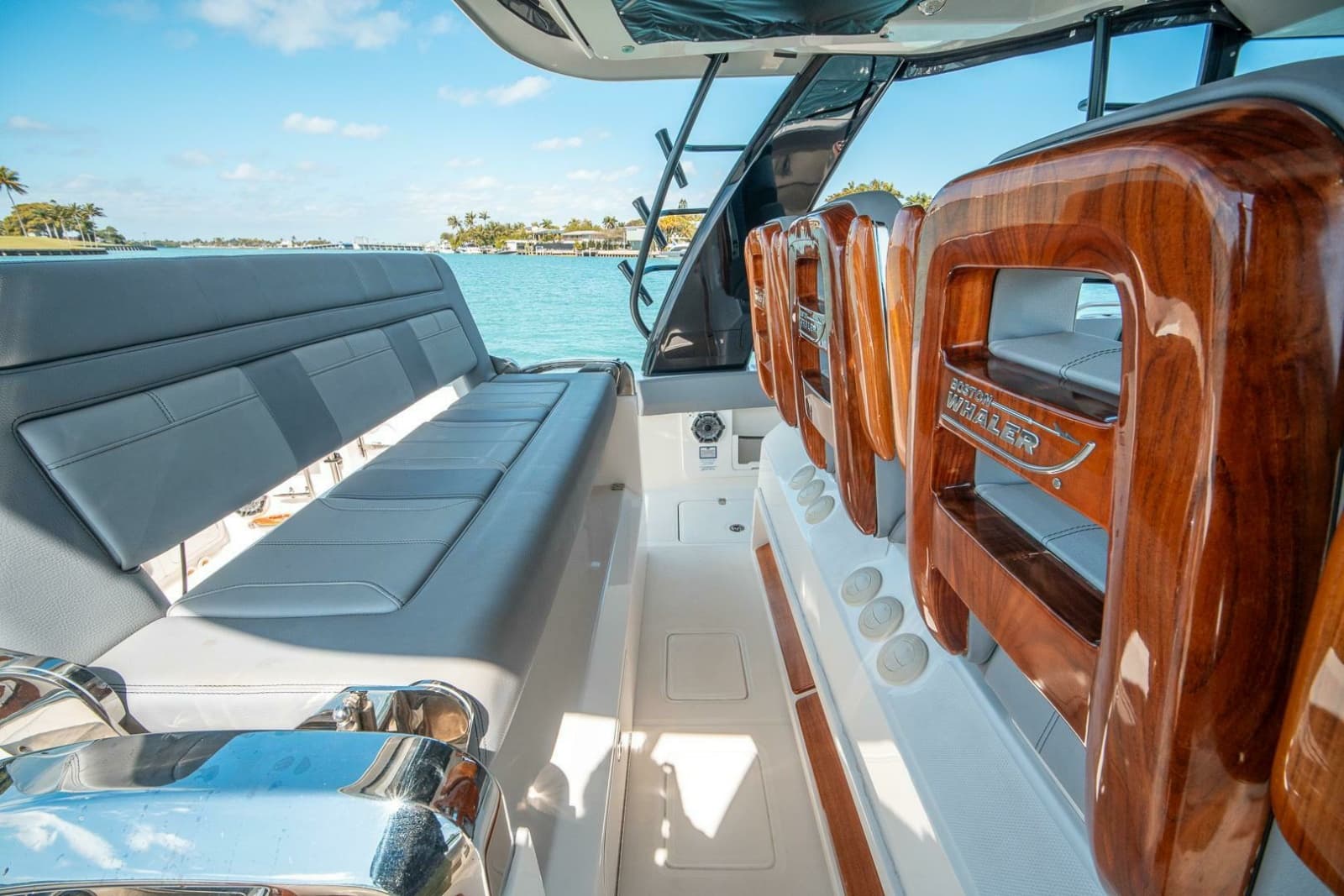 2023 Boston Whaler 420 Outrage - Photo 11