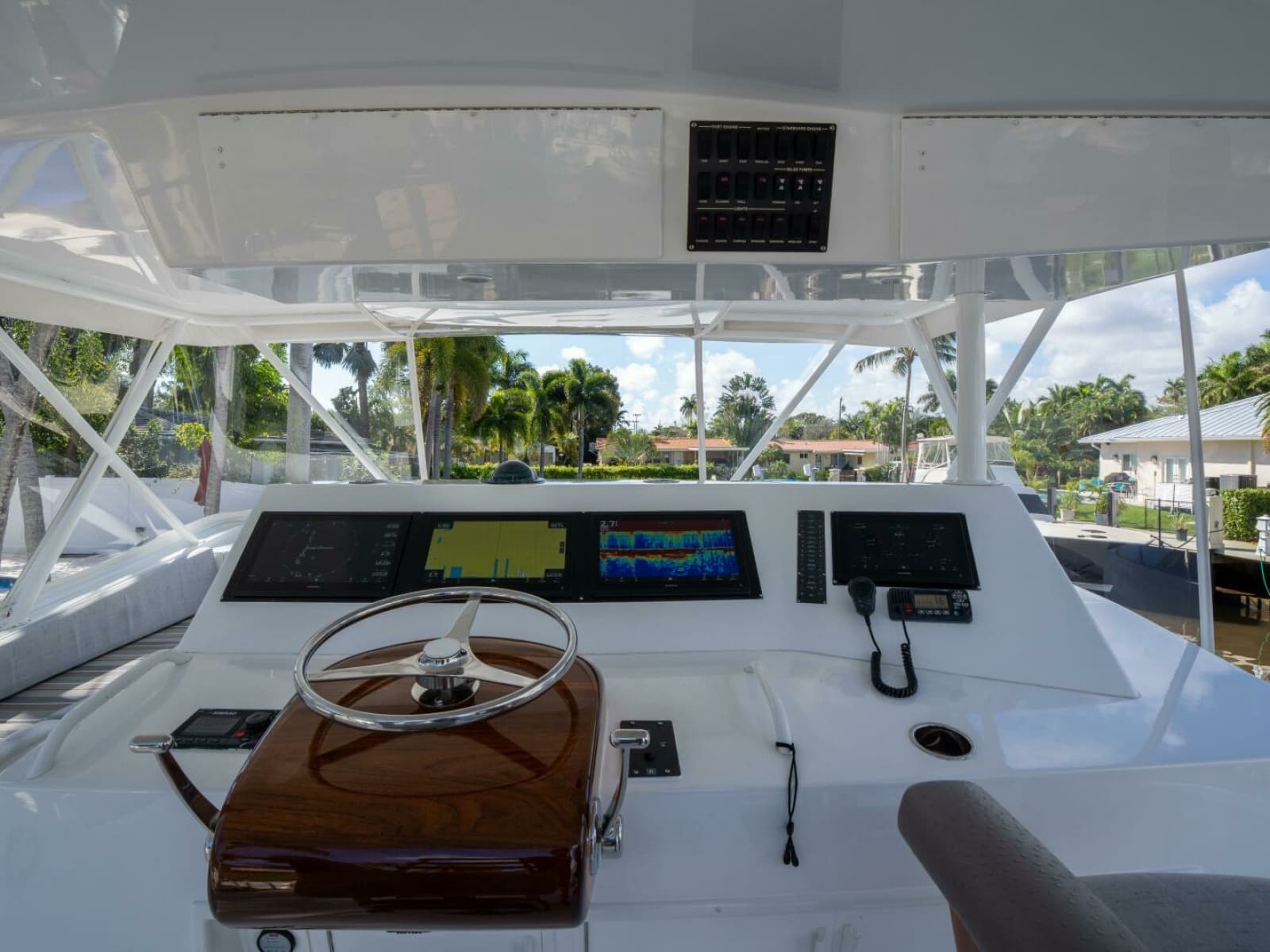 1998 Viking 58 Convertible - Photo 9