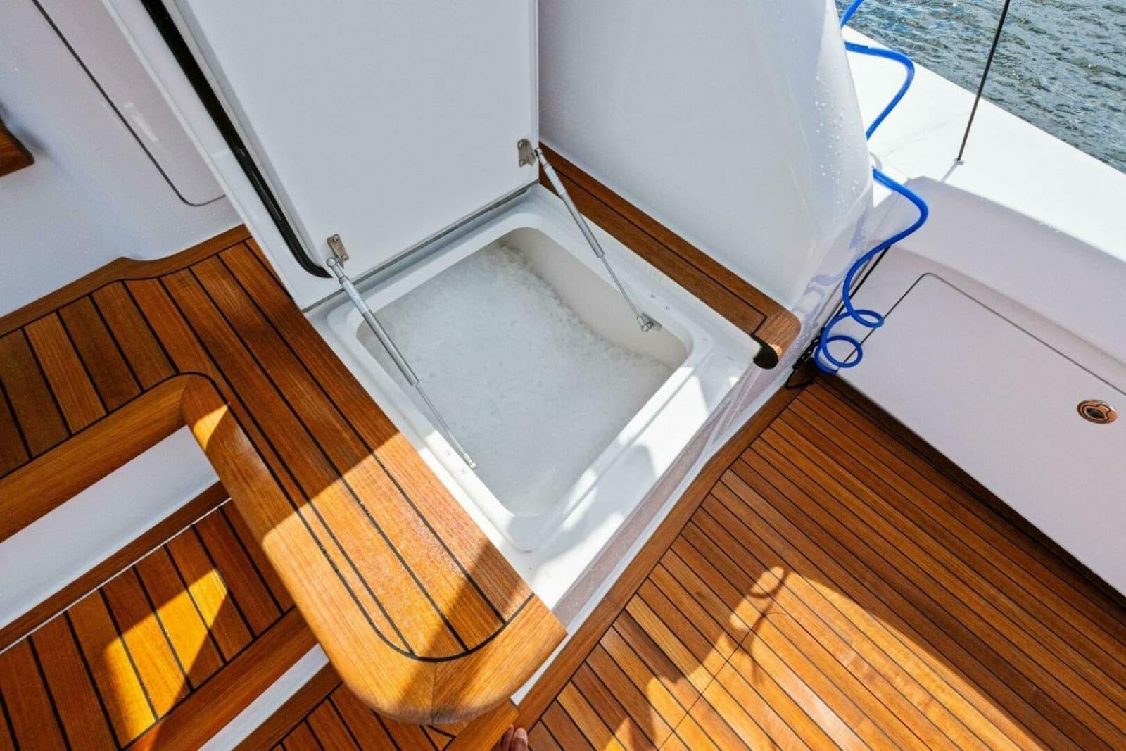 2012 Viking 82 Convertible - Photo 135