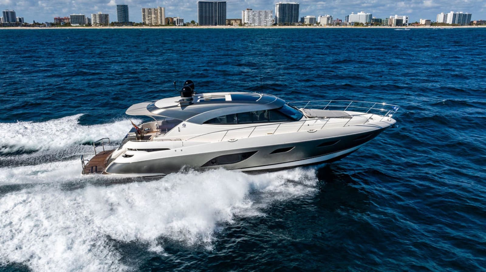 2022 Riviera 6000 Sport Yacht Platinum Edition - Photo 2