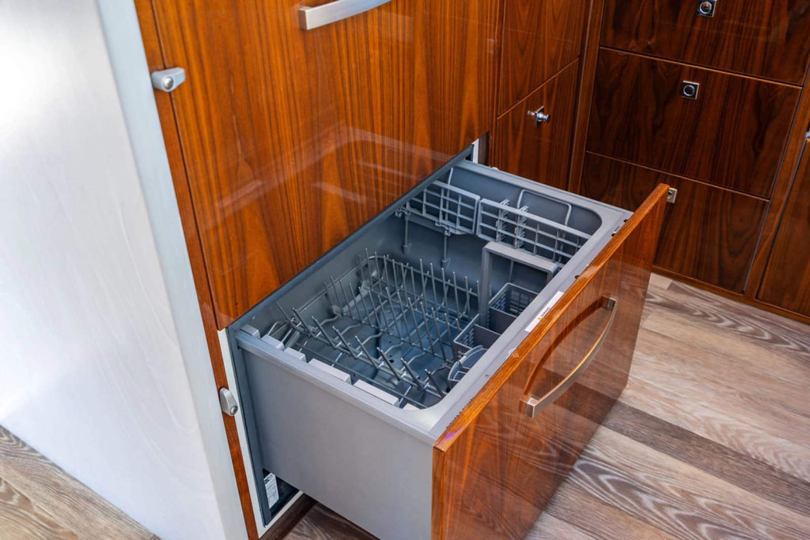 2022 Riviera 6000 Sport Yacht Platinum Edition - Photo 24