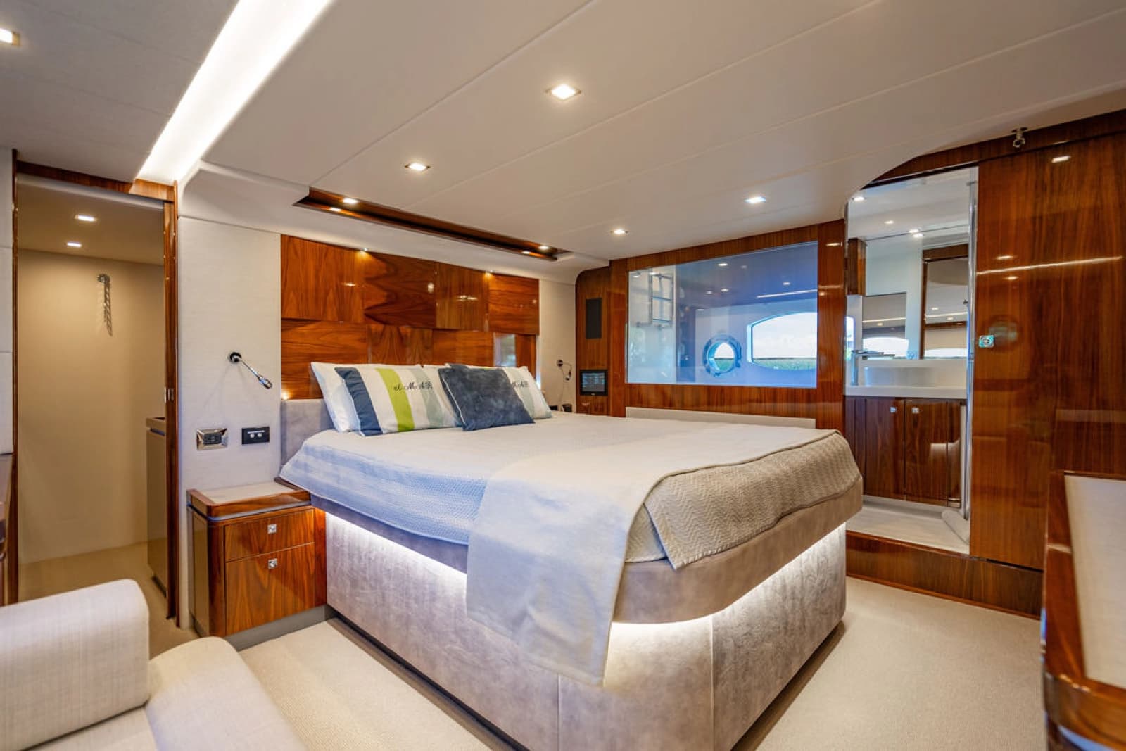 2022 Riviera 6000 Sport Yacht Platinum Edition - Photo 39