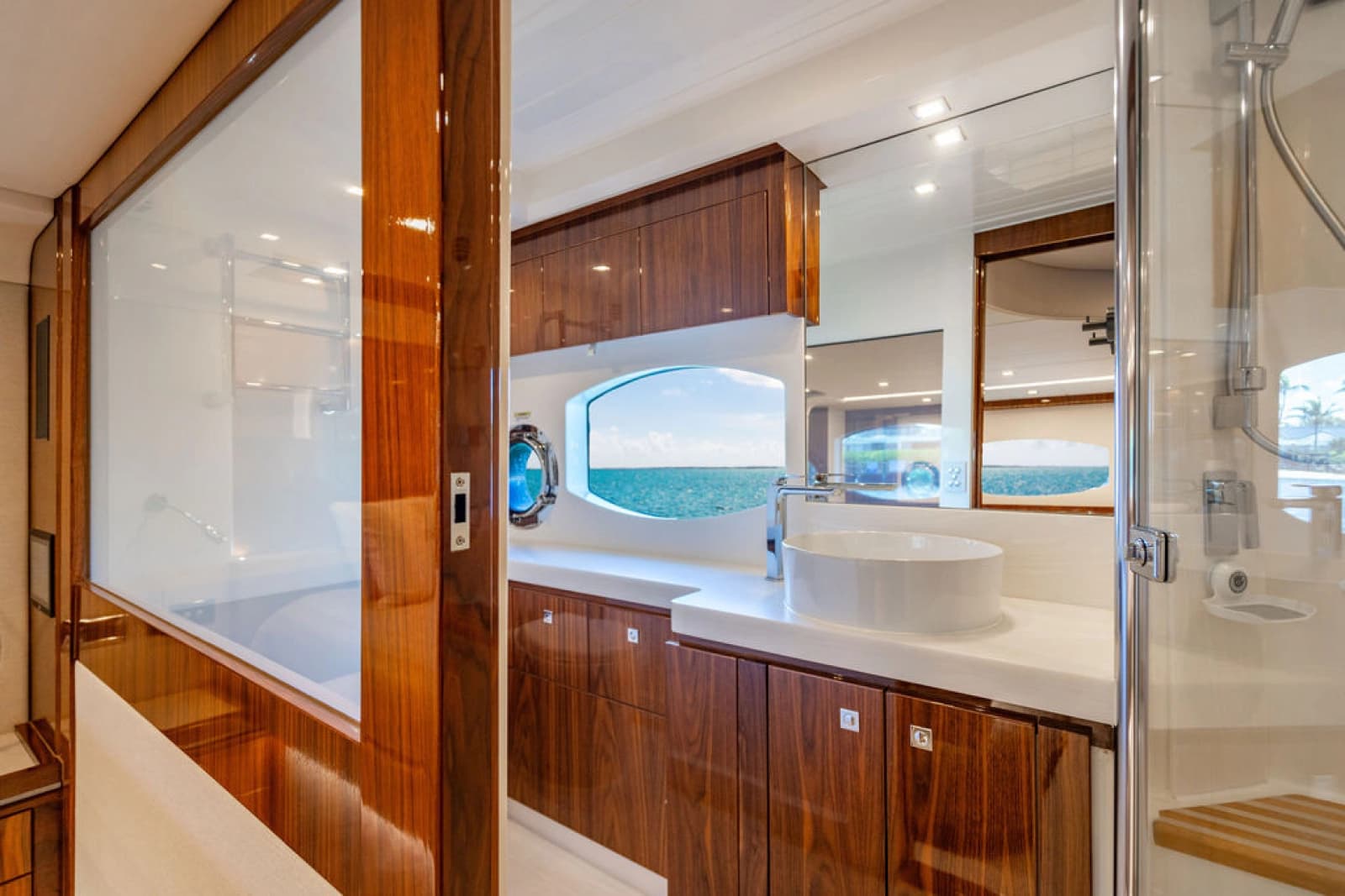 2022 Riviera 6000 Sport Yacht Platinum Edition - Photo 42