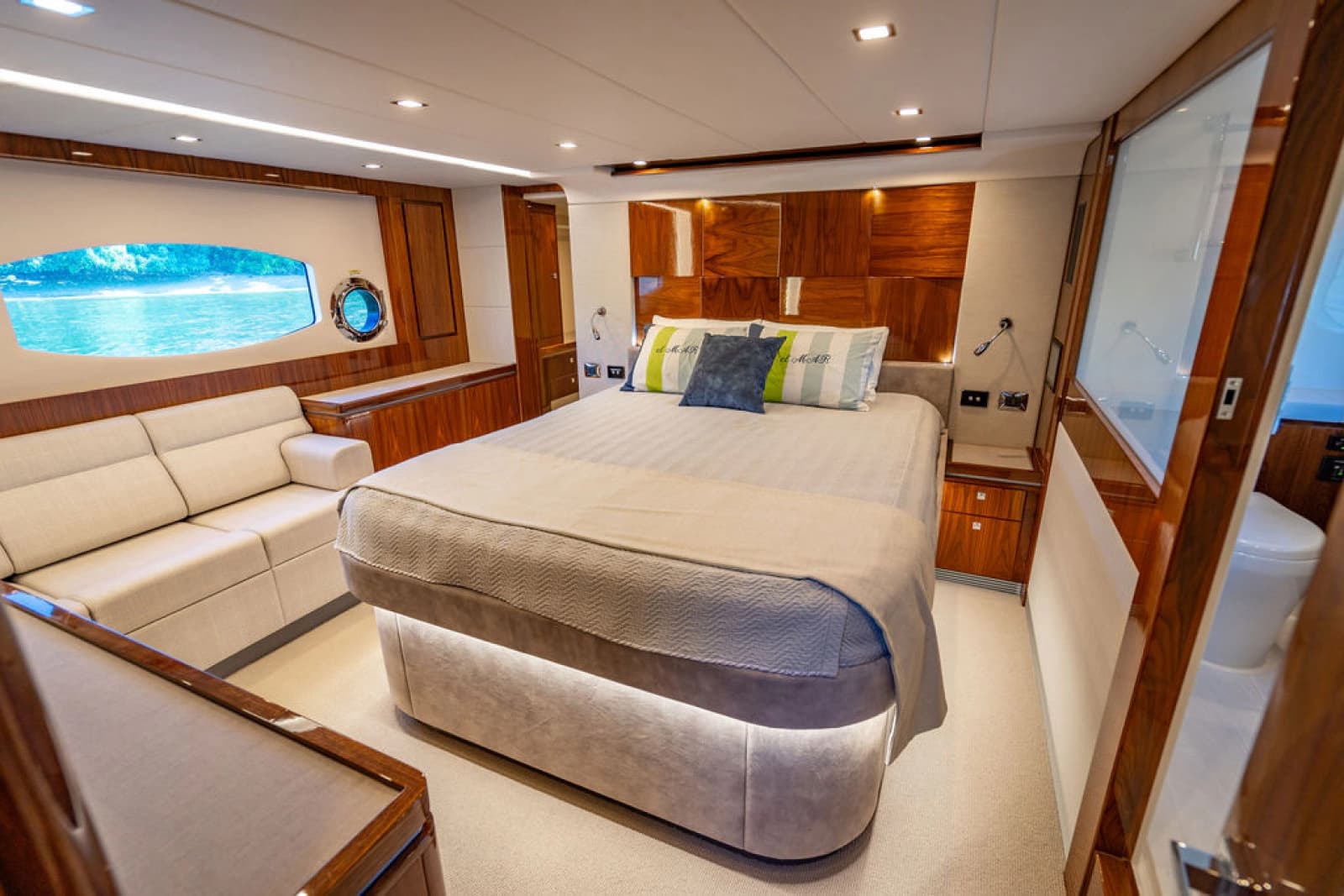 2022 Riviera 6000 Sport Yacht Platinum Edition - Photo 38