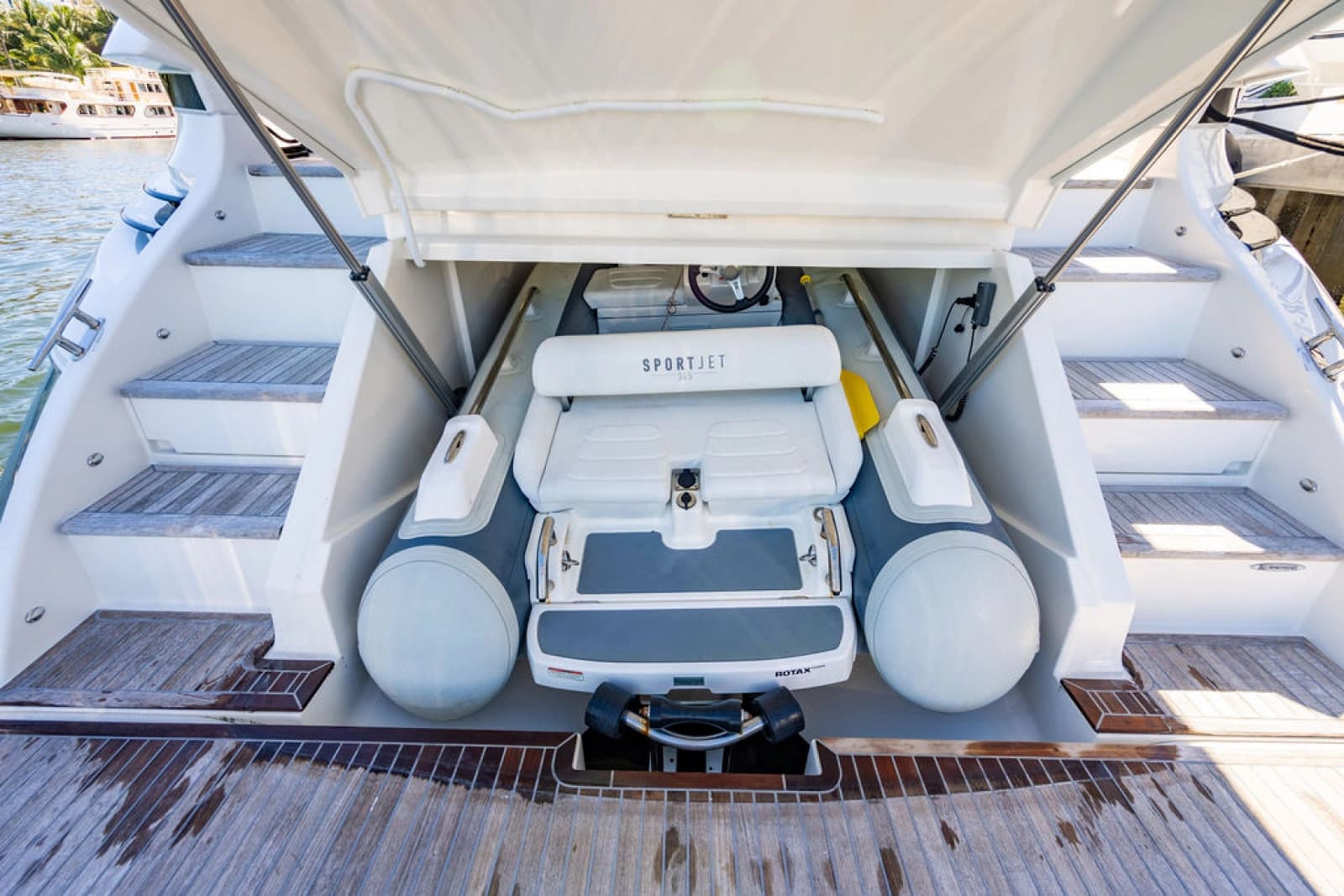 2022 Riviera 6000 Sport Yacht Platinum Edition - Photo 57