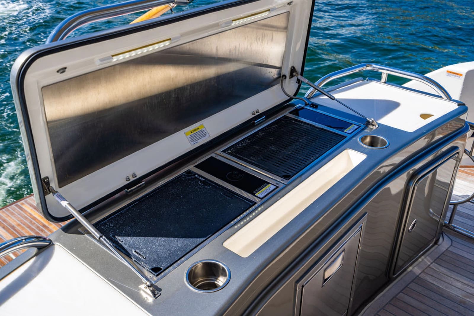 2022 Riviera 6000 Sport Yacht Platinum Edition - Photo 17